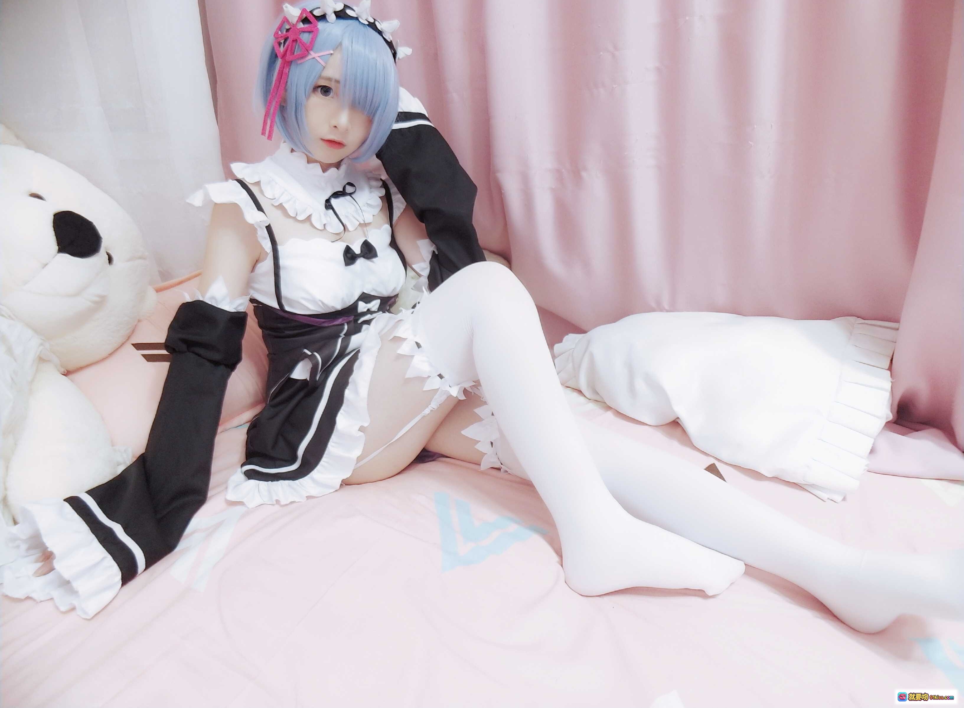 古川NO.014蕾姆女仆cos写真 | 蓝发少女白丝黑袜 | 粉色床榻萌系美图 | 33P高清图集 - 就要吻