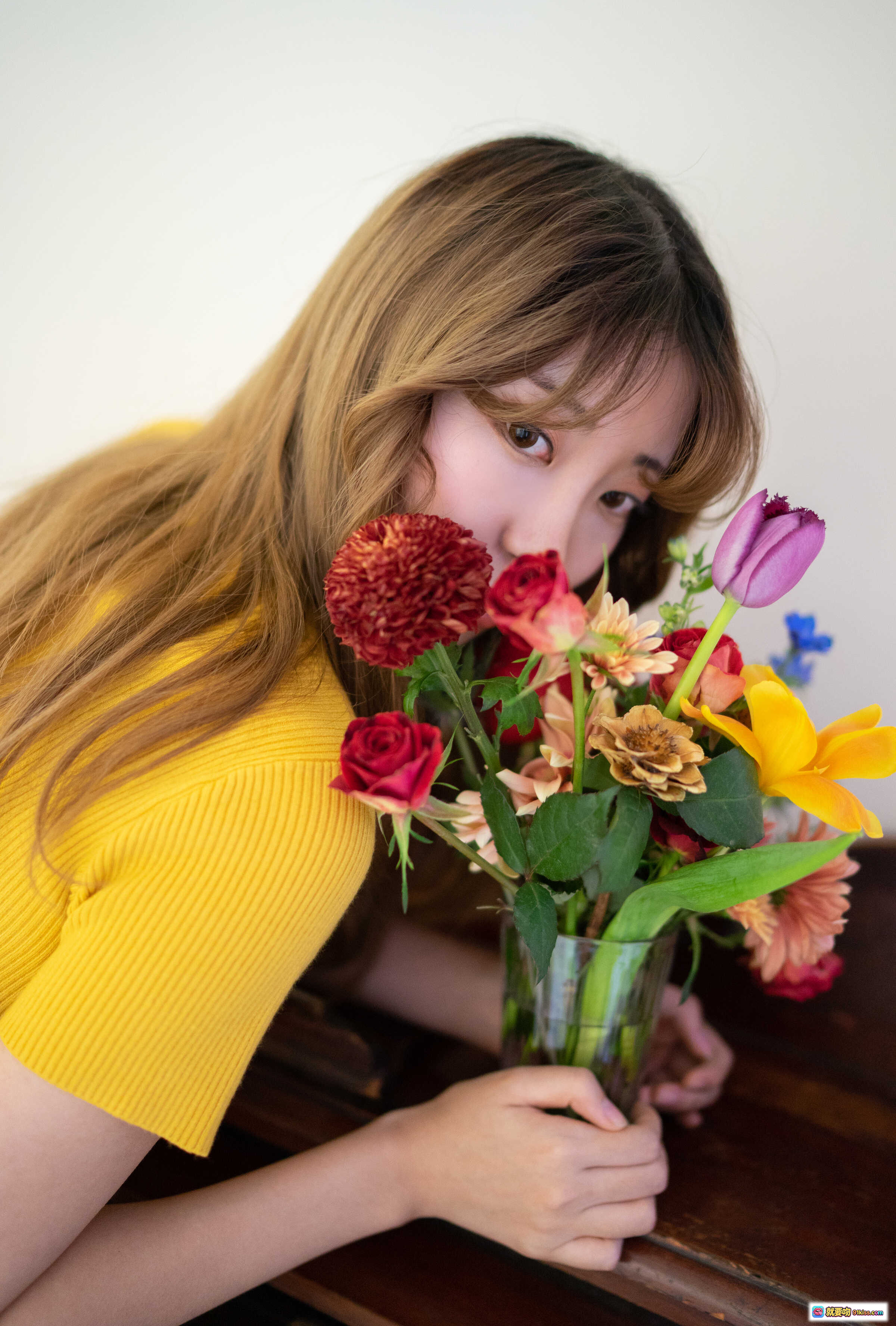 图片[8] - 黑川NO.029黄色毛衣写真 19P清新居家风 白色蕾丝内衣 木质吊椅窗边柔光美腿特写 - 就要吻