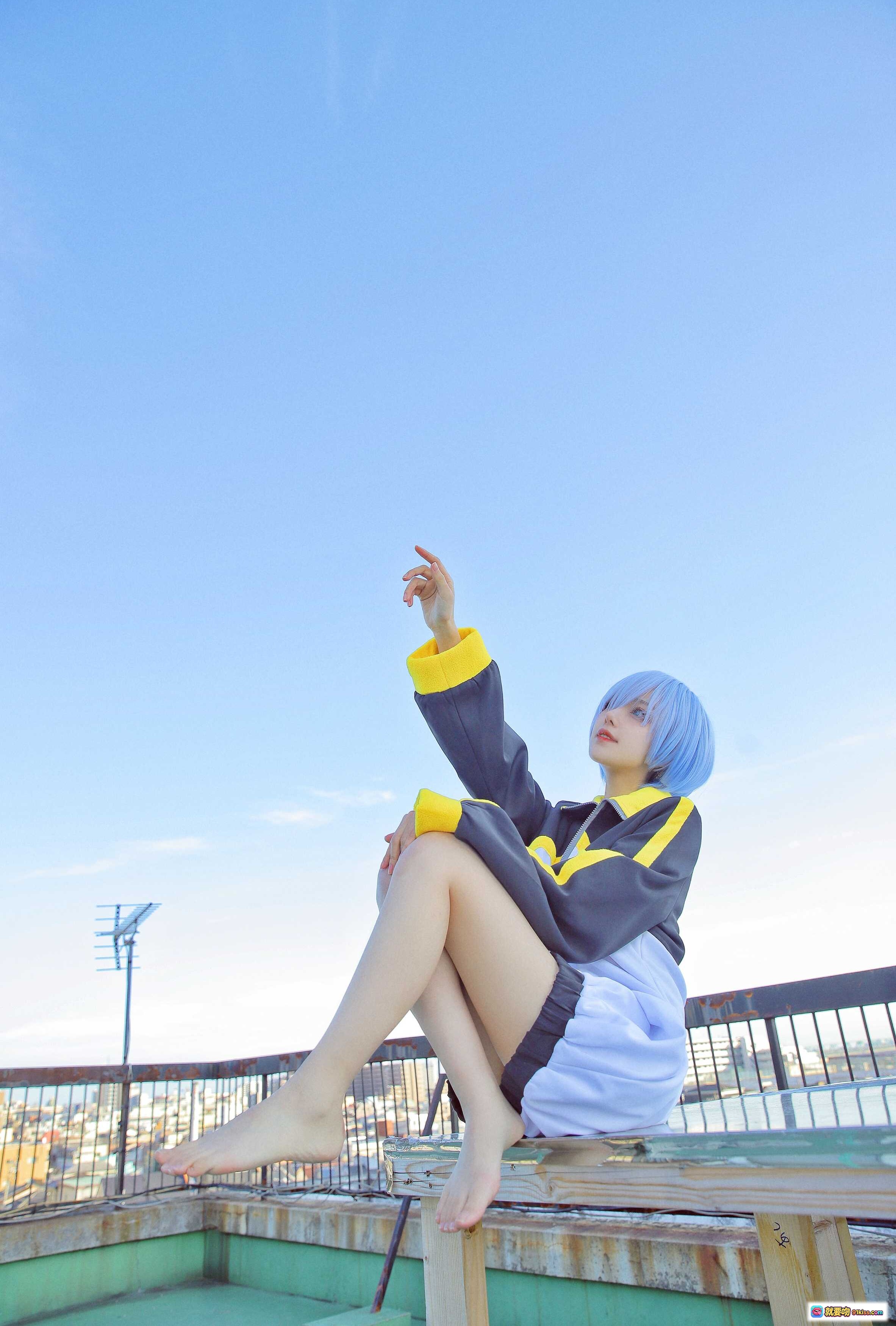 图片[10] - Shika小鹿鹿NO.065蕾姆天台Cosplay蓝发少女运动服写真12P高清图集 - 就要吻