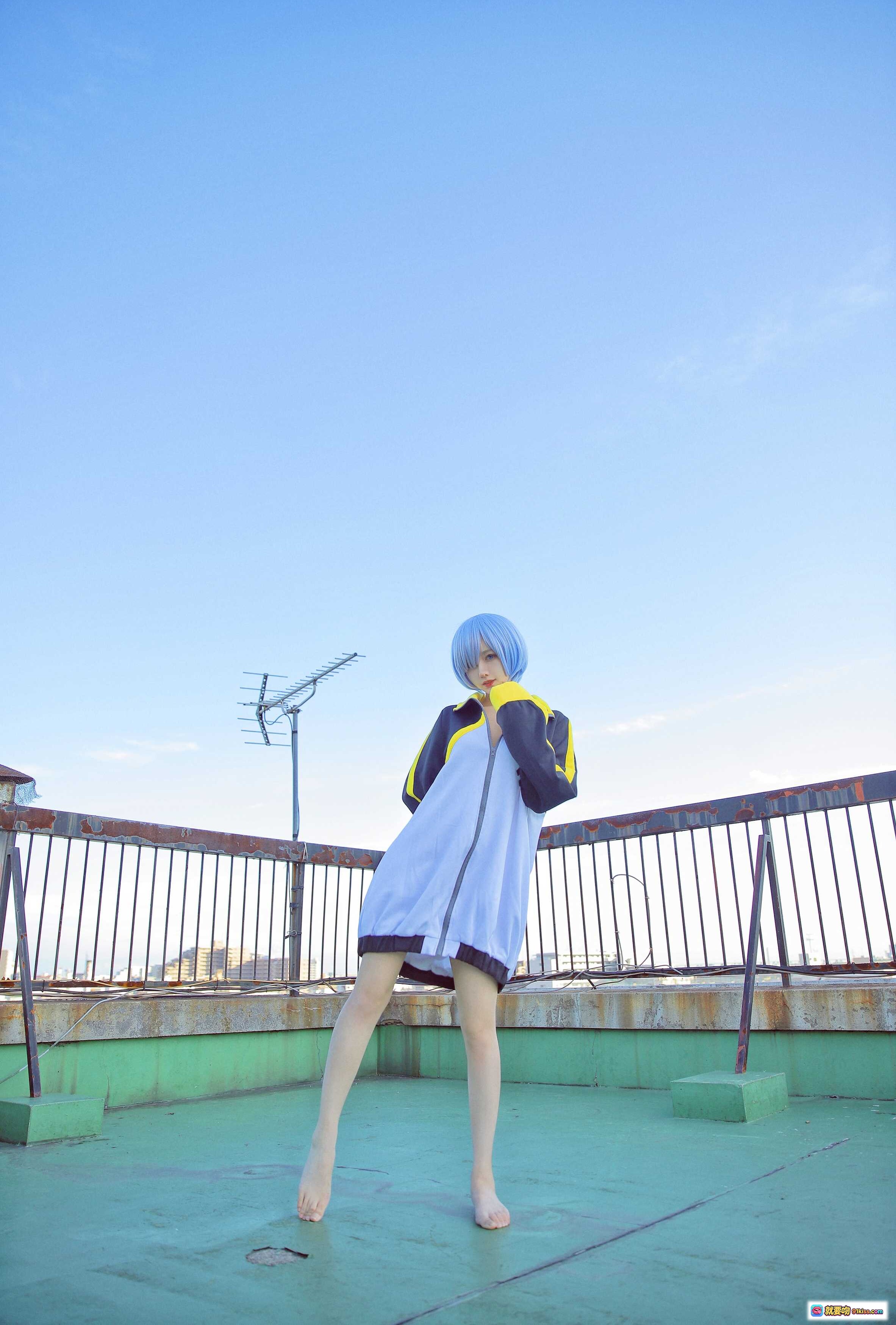 图片[3] - Shika小鹿鹿NO.065蕾姆天台Cosplay蓝发少女运动服写真12P高清图集 - 就要吻