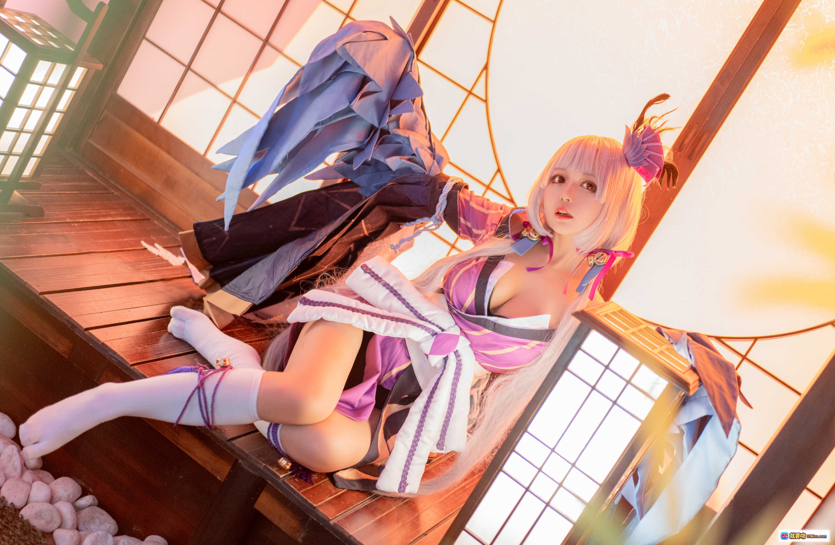 黑猫猫OvO NO.028 以津真天Cosplay 精美和风造型 白发紫衣 日式庭院写真 15P高清图集 - 就要吻