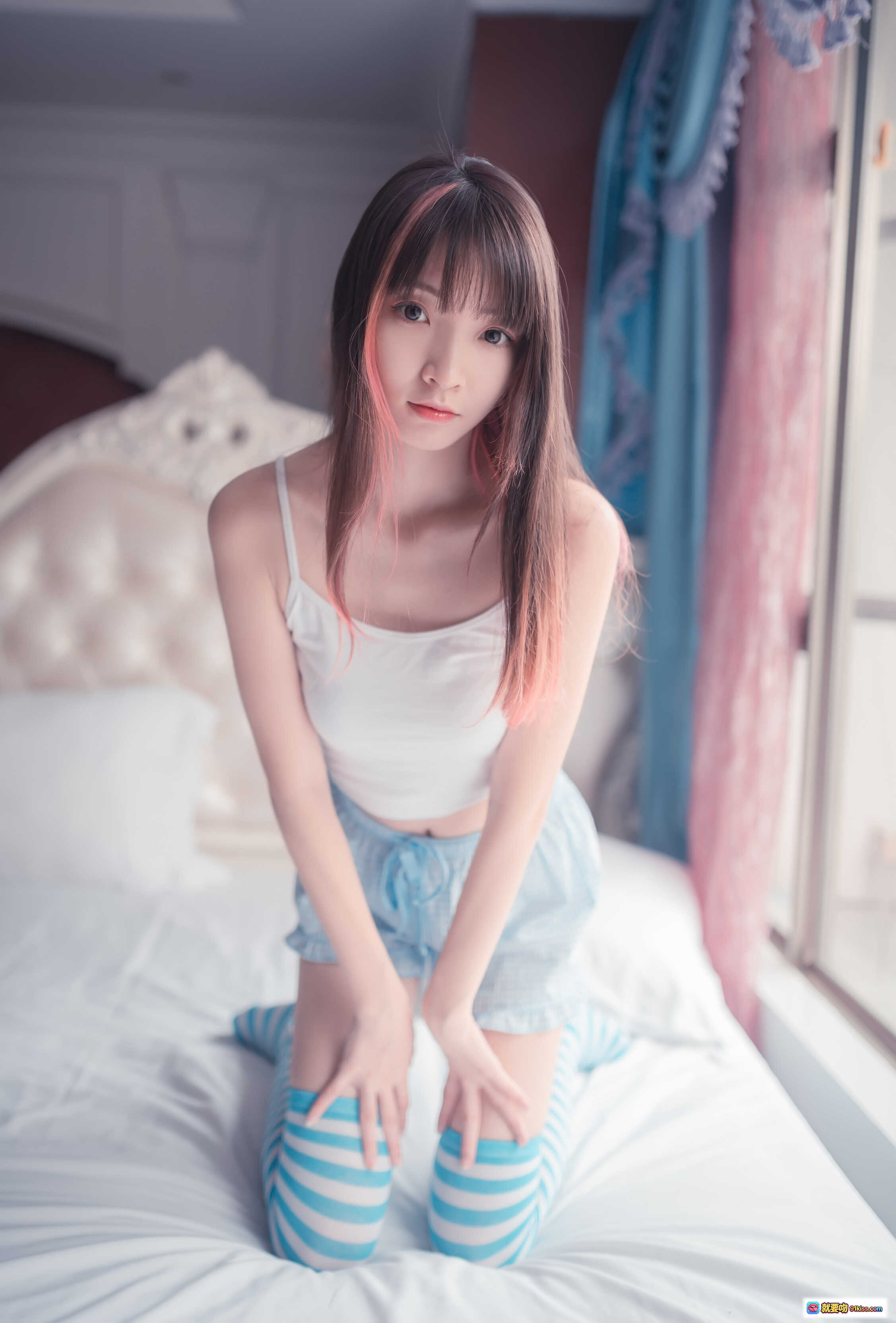 图片[10] - 祖木子NO.007蓝白条纹丝袜小可爱写真｜甜美少女床照｜清新居家风｜50P高清图集 - 就要吻