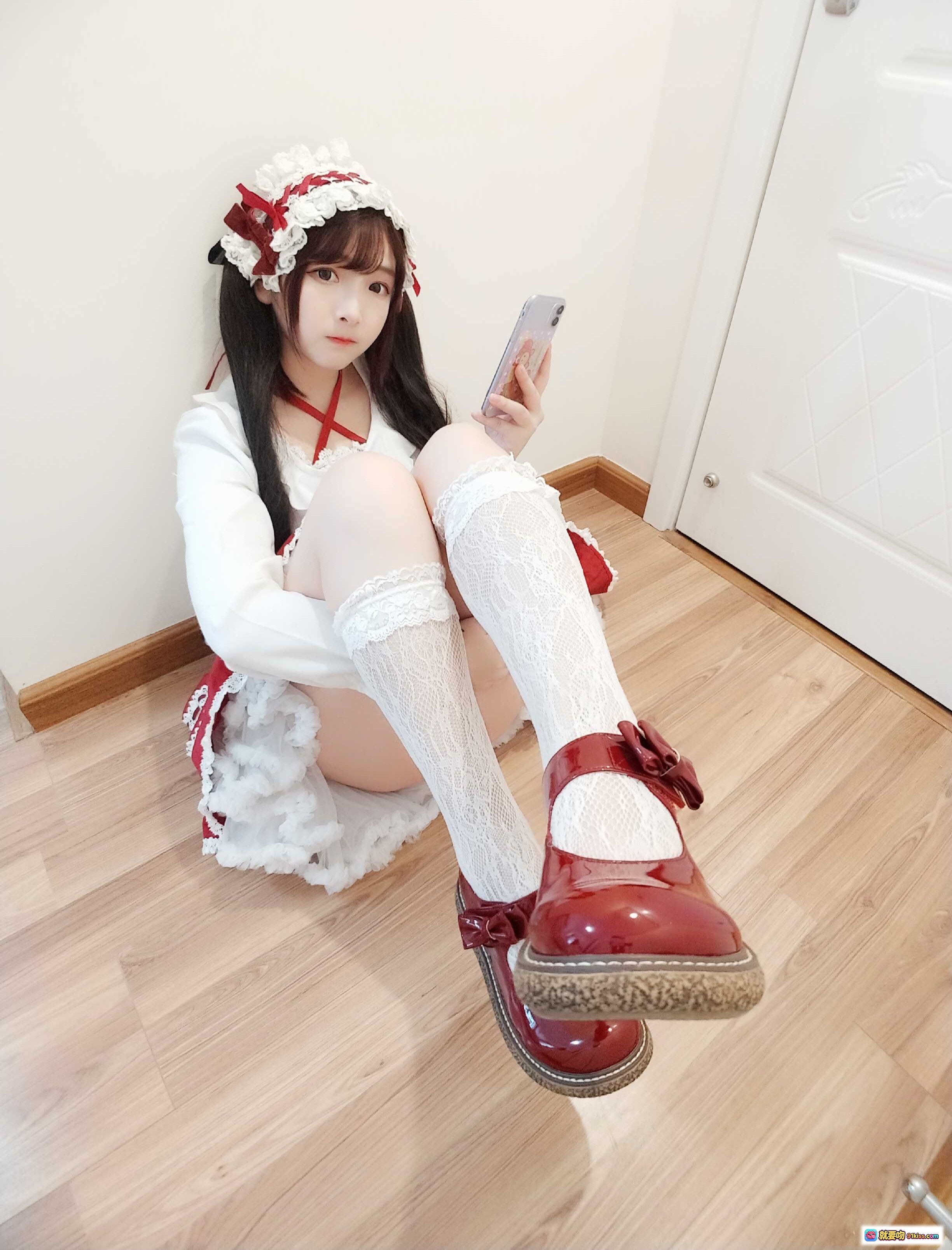 图片[8] - 古川定制VOL.004洛丽塔红白女仆装写真 40P高清美图 白袜玛丽珍鞋蕾丝边裙摆少女风穿搭 - 就要吻