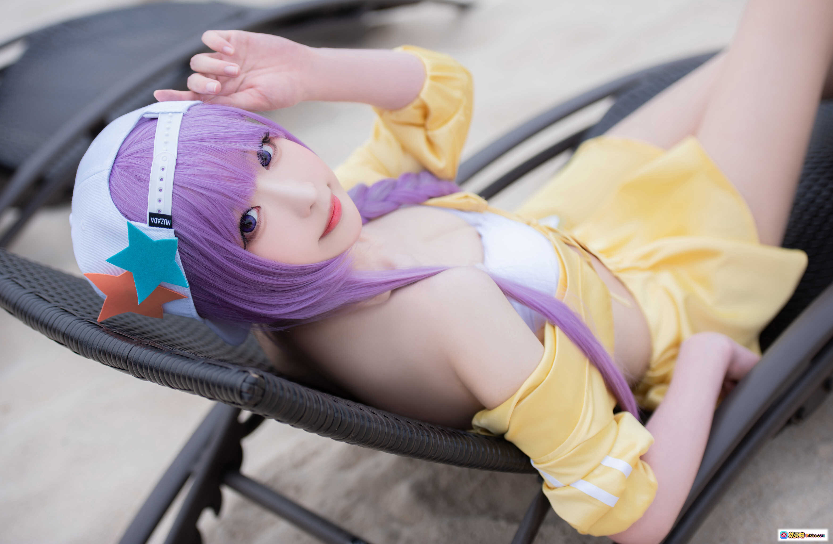 图片[2] - 南宫NO.002 BB紫发双马尾cosplay沙滩写真 黄色露脐上衣短裙 白色高筒靴 清新夏日风格 - 就要吻