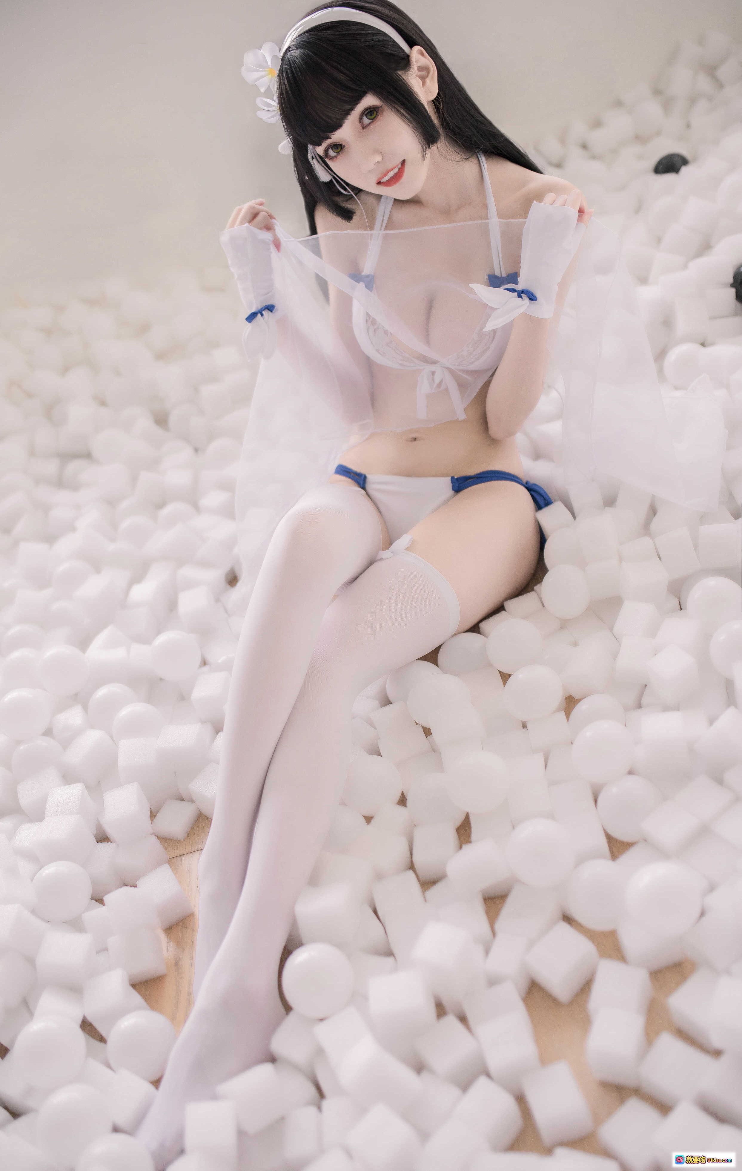 你的负卿 NO.019 95泳装写真 14P白丝少女球池诱惑 纯欲风蕾丝内衣蓝边比基尼头饰花朵甜酷造型 - 就要吻