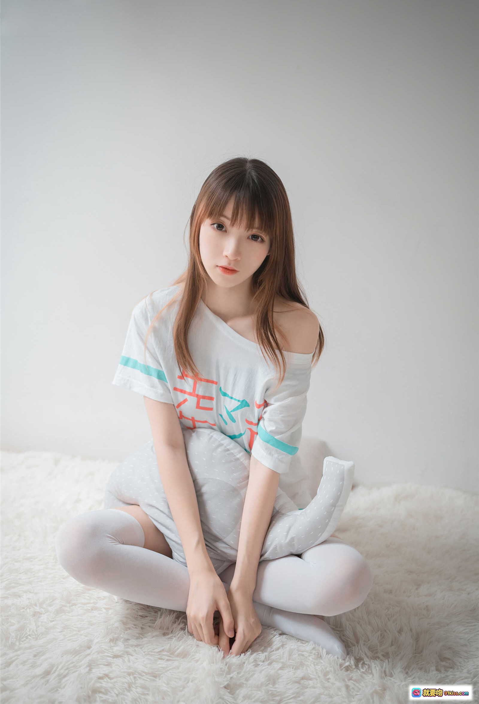 图片[9] - 祖木子NO.019活力白丝少女写真｜清新居家风白色T恤短裤搭配透明白袜｜50P高清图集 - 就要吻