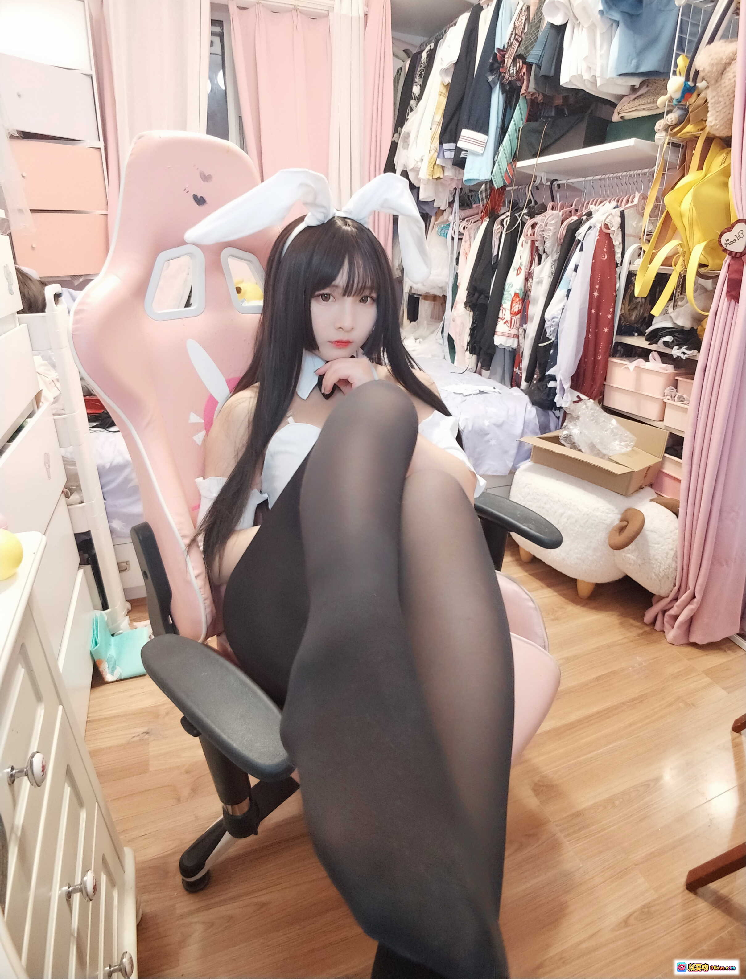 图片[4] - 古川定制VOL.001黑丝美腿坐姿写真24P高清图集少女风卧室场景优雅性感穿搭 - 就要吻