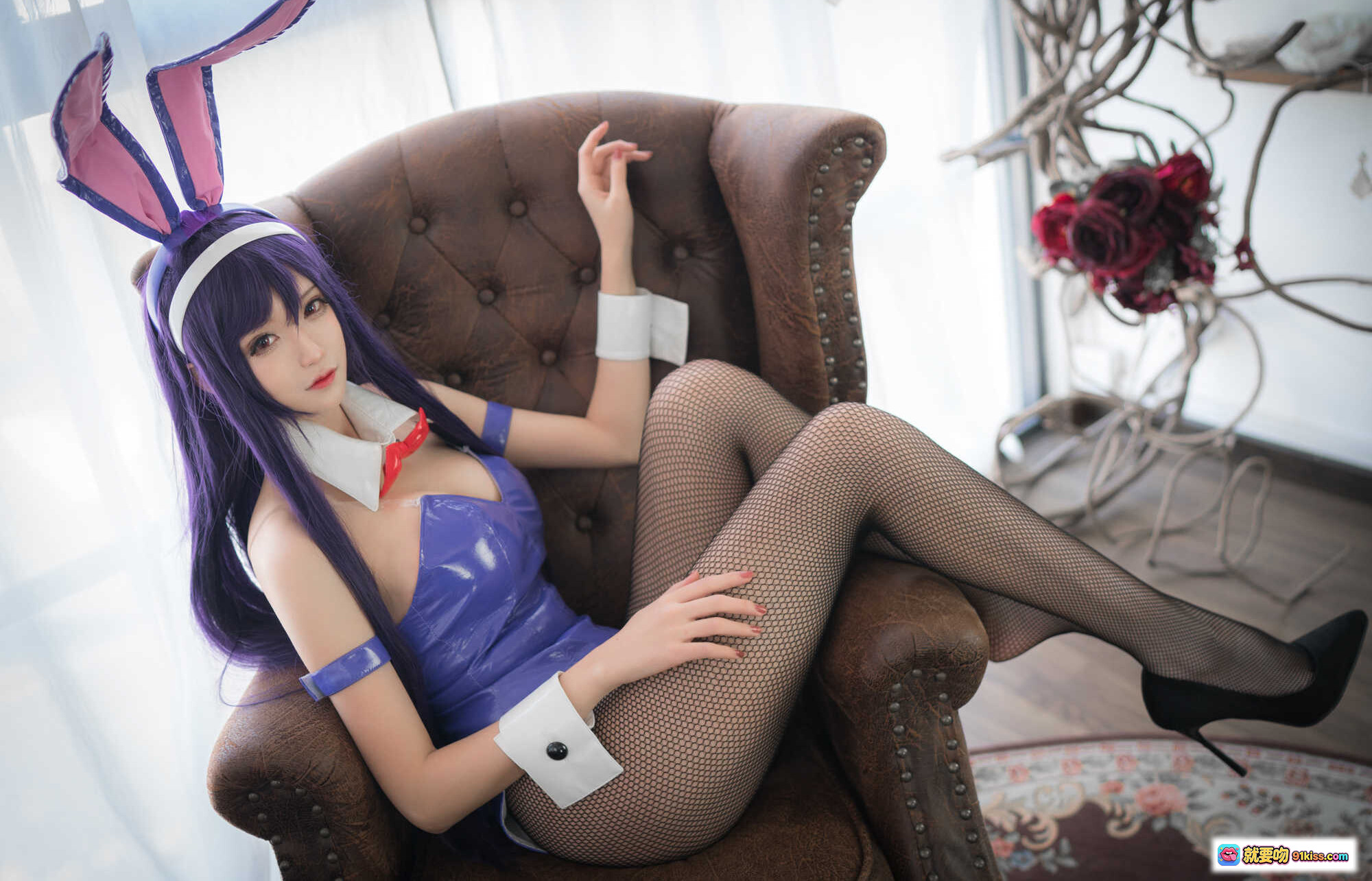 图片[7] - 腐团儿cos霞之丘诗羽兔女郎装 紫发兔耳制服黑丝高跟 棕色皮椅写真美图 - 就要吻