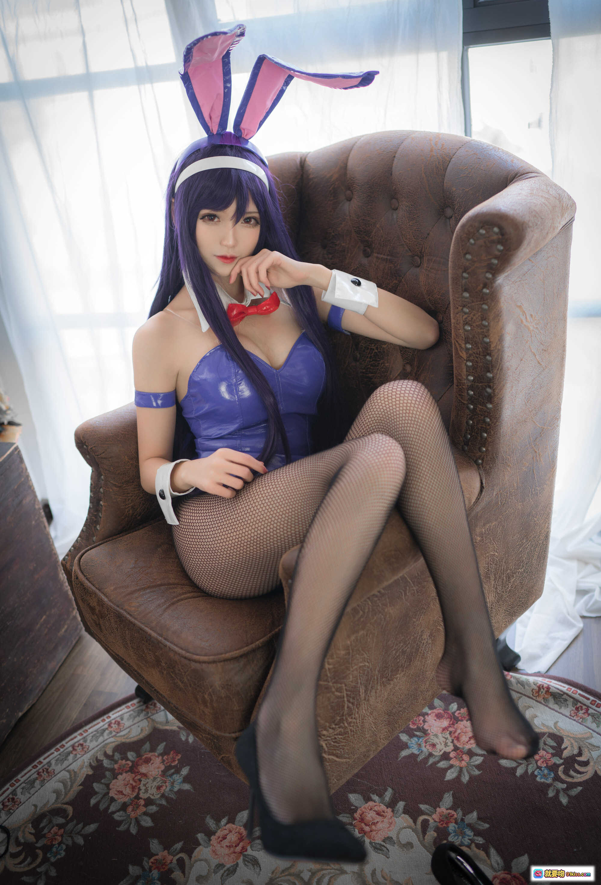图片[10] - 腐团儿cos霞之丘诗羽兔女郎装 紫发兔耳制服黑丝高跟 棕色皮椅写真美图 - 就要吻