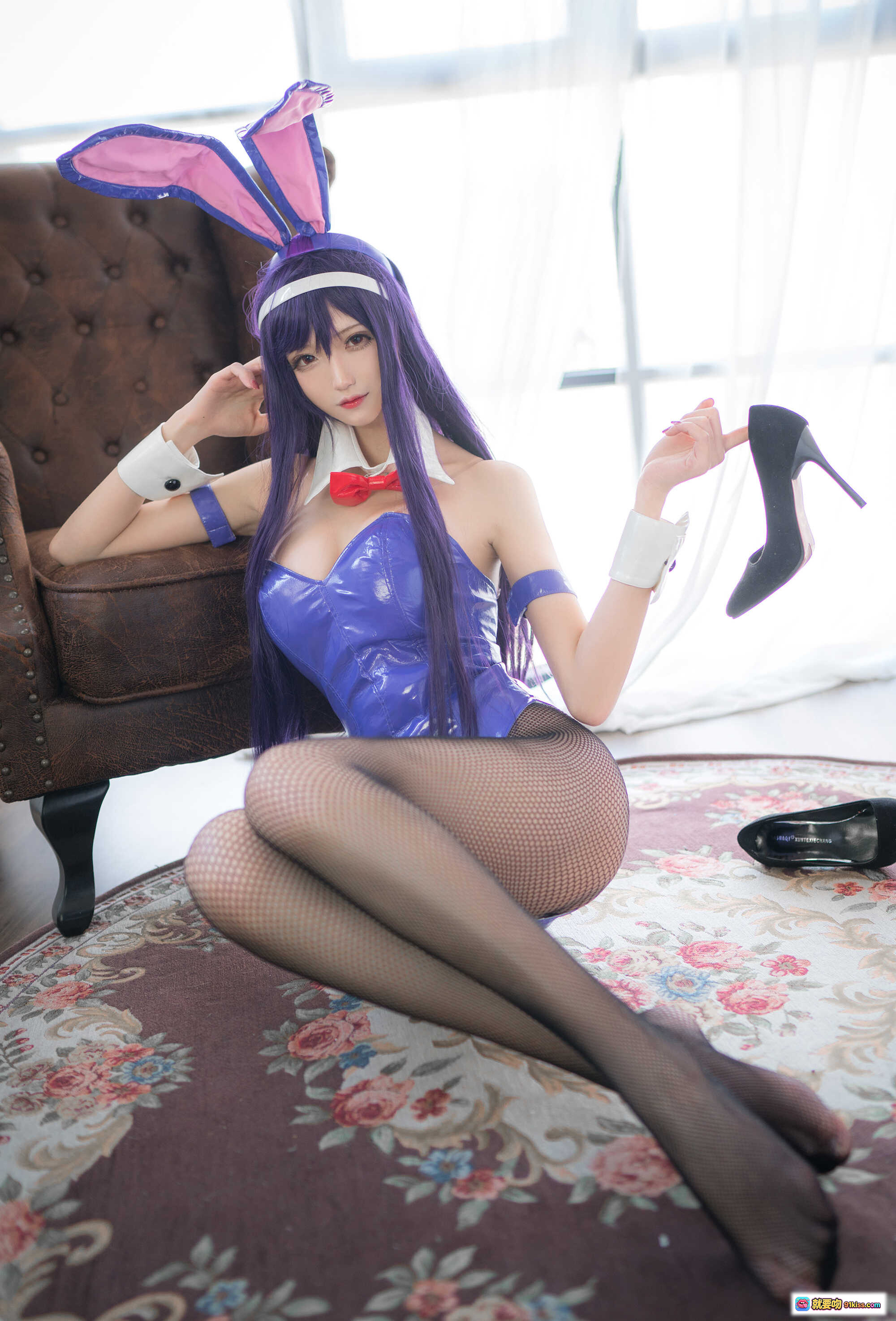 图片[5] - 腐团儿cos霞之丘诗羽兔女郎装 紫发兔耳制服黑丝高跟 棕色皮椅写真美图 - 就要吻