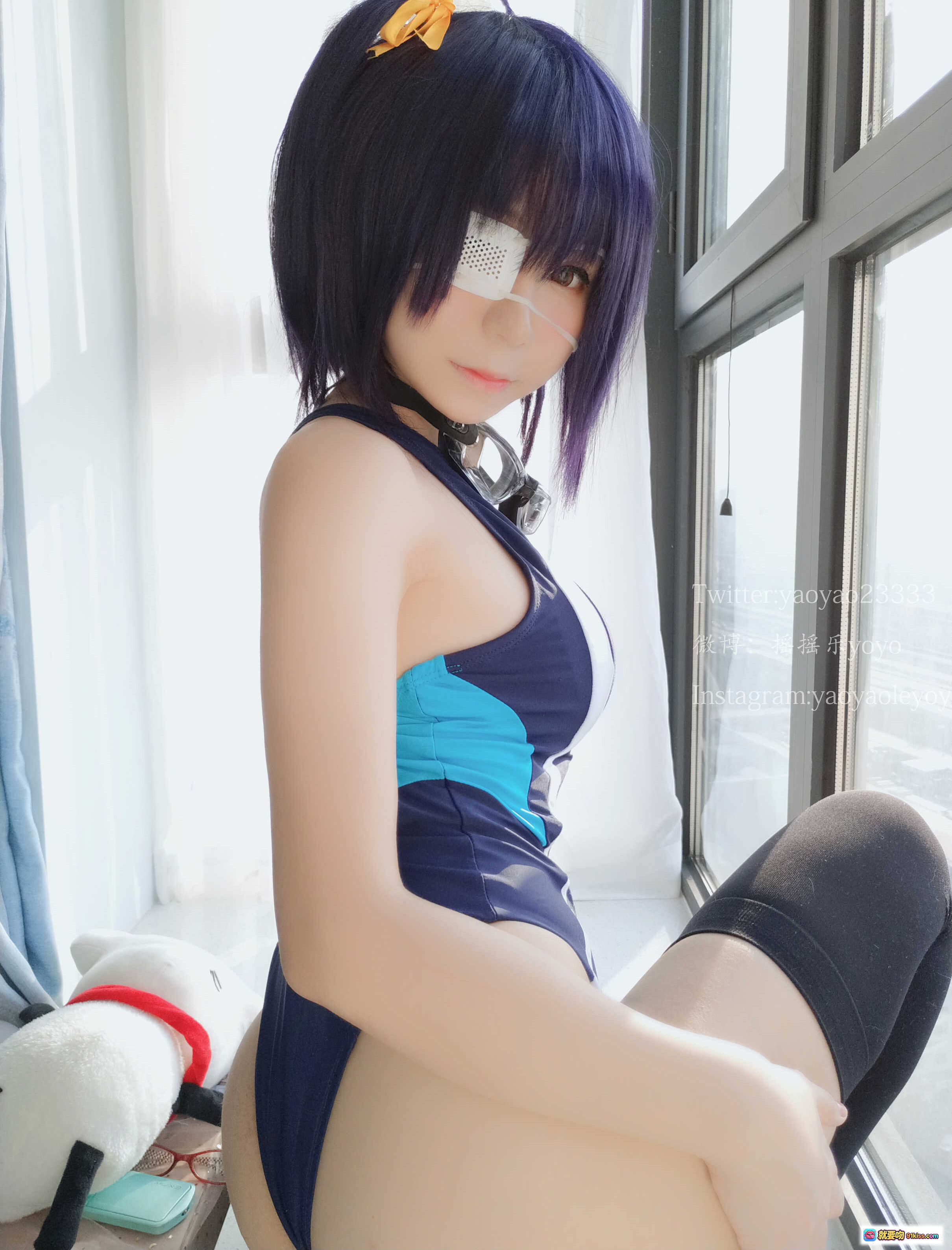 图片[8] - 摇摇乐yoyo六花cosplay写真集Vol.10 | 紫发眼罩少女 | 足部特写 | 室内窗边拍摄 | 96P高清图包 - 就要吻