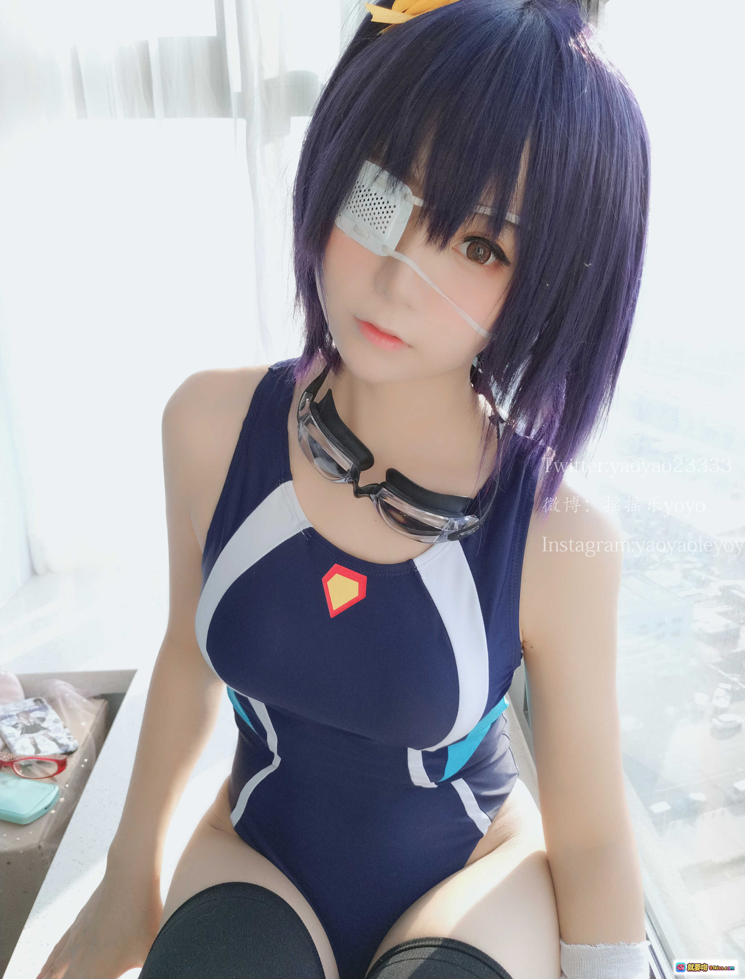 图片[9] - 摇摇乐yoyo六花cosplay写真集Vol.10 | 紫发眼罩少女 | 足部特写 | 室内窗边拍摄 | 96P高清图包 - 就要吻