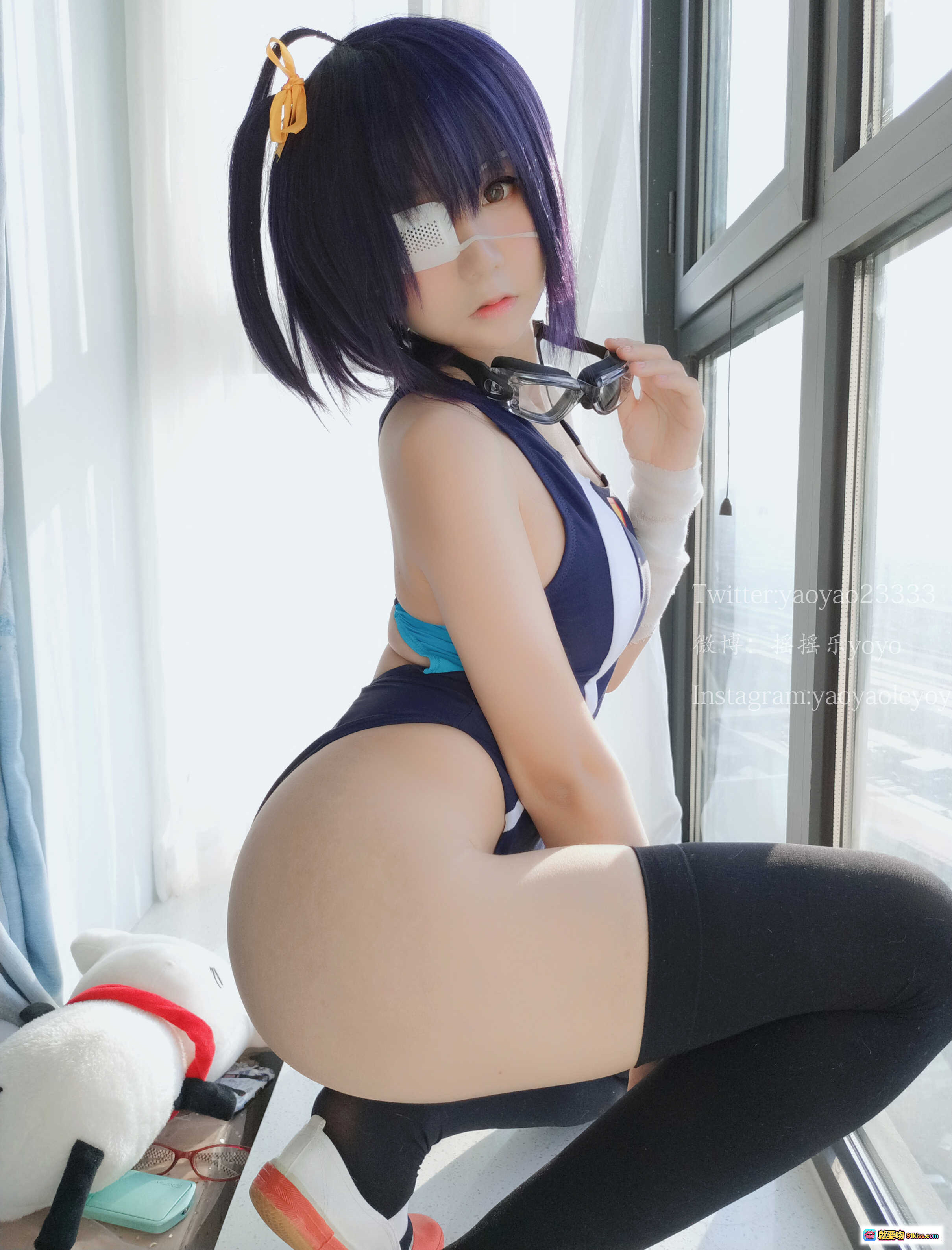 图片[3] - 摇摇乐yoyo六花cosplay写真集Vol.10 | 紫发眼罩少女 | 足部特写 | 室内窗边拍摄 | 96P高清图包 - 就要吻