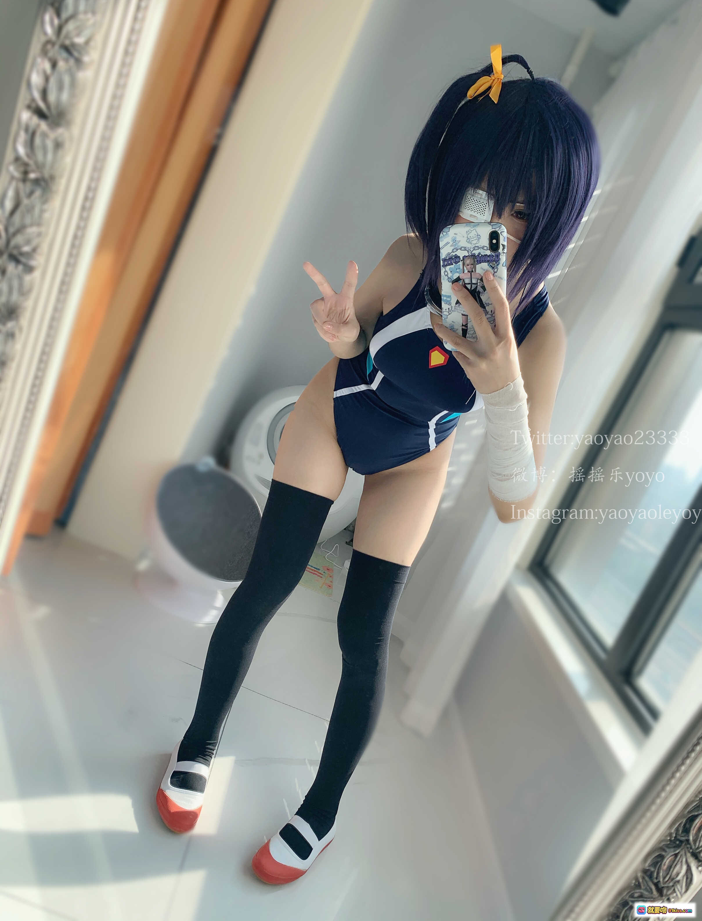 图片[6] - 摇摇乐yoyo六花cosplay写真集Vol.10 | 紫发眼罩少女 | 足部特写 | 室内窗边拍摄 | 96P高清图包 - 就要吻