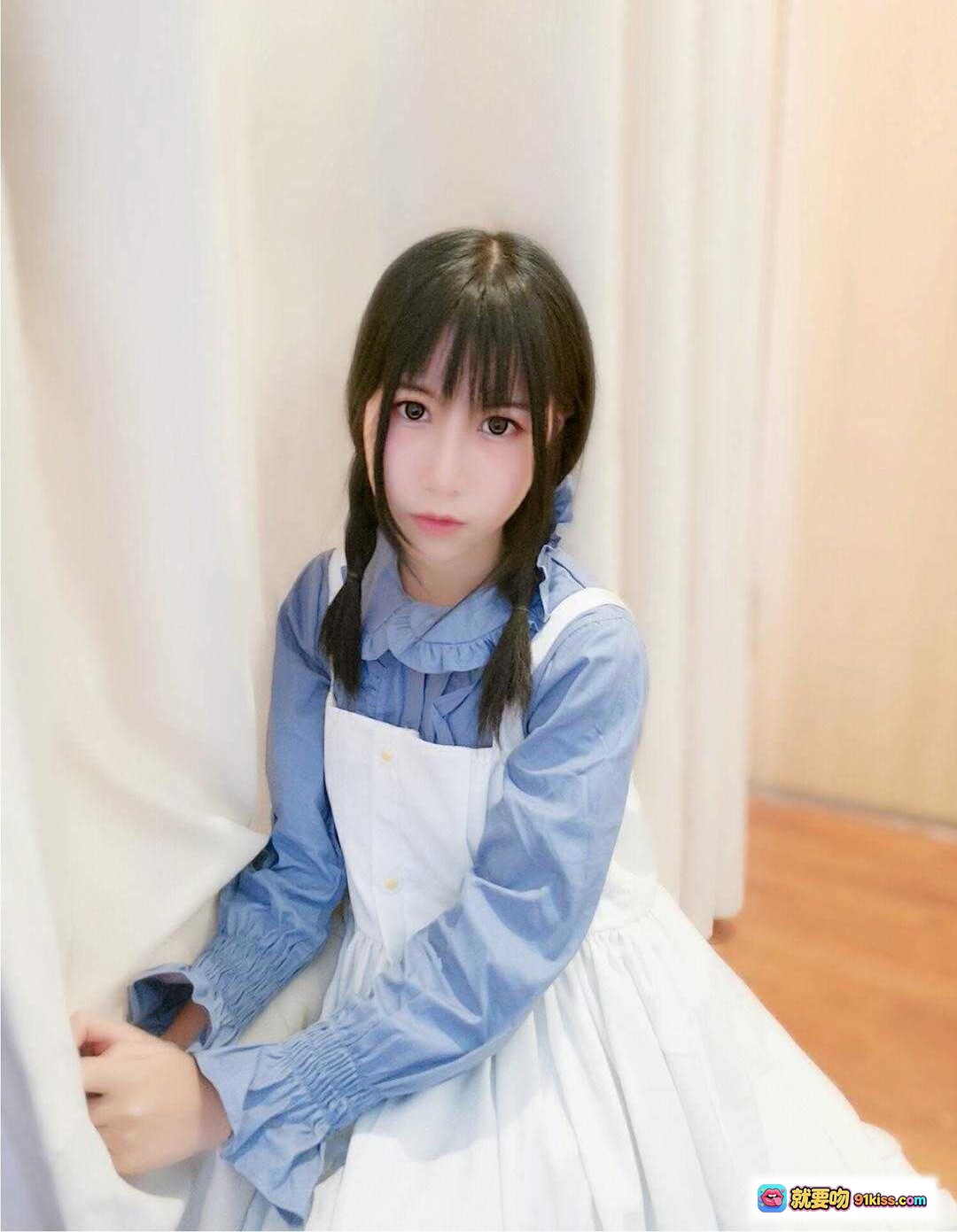 图片[9] - 逐月SU可爱萌系少女穿搭｜蓝色荷叶边衬衫+白色围裙｜双马尾+卡通狗耳滤镜｜清新居家风写真 - 就要吻