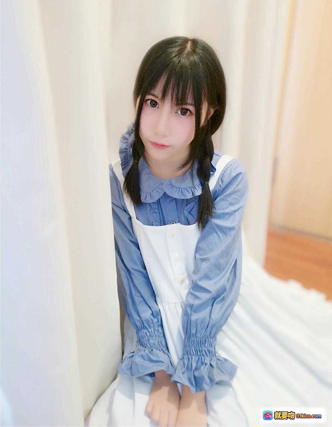 图片[4] - 逐月SU可爱萌系少女穿搭｜蓝色荷叶边衬衫+白色围裙｜双马尾+卡通狗耳滤镜｜清新居家风写真 - 就要吻
