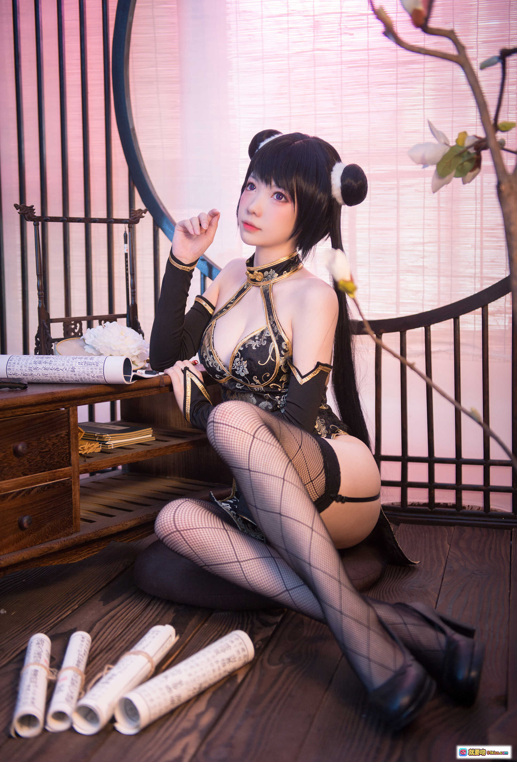 图片[10] - 冬月茉莉cos写真｜黑金旗袍+双马尾+网袜美腿+古典屏风背景｜妖少you1 NO.008 - 就要吻