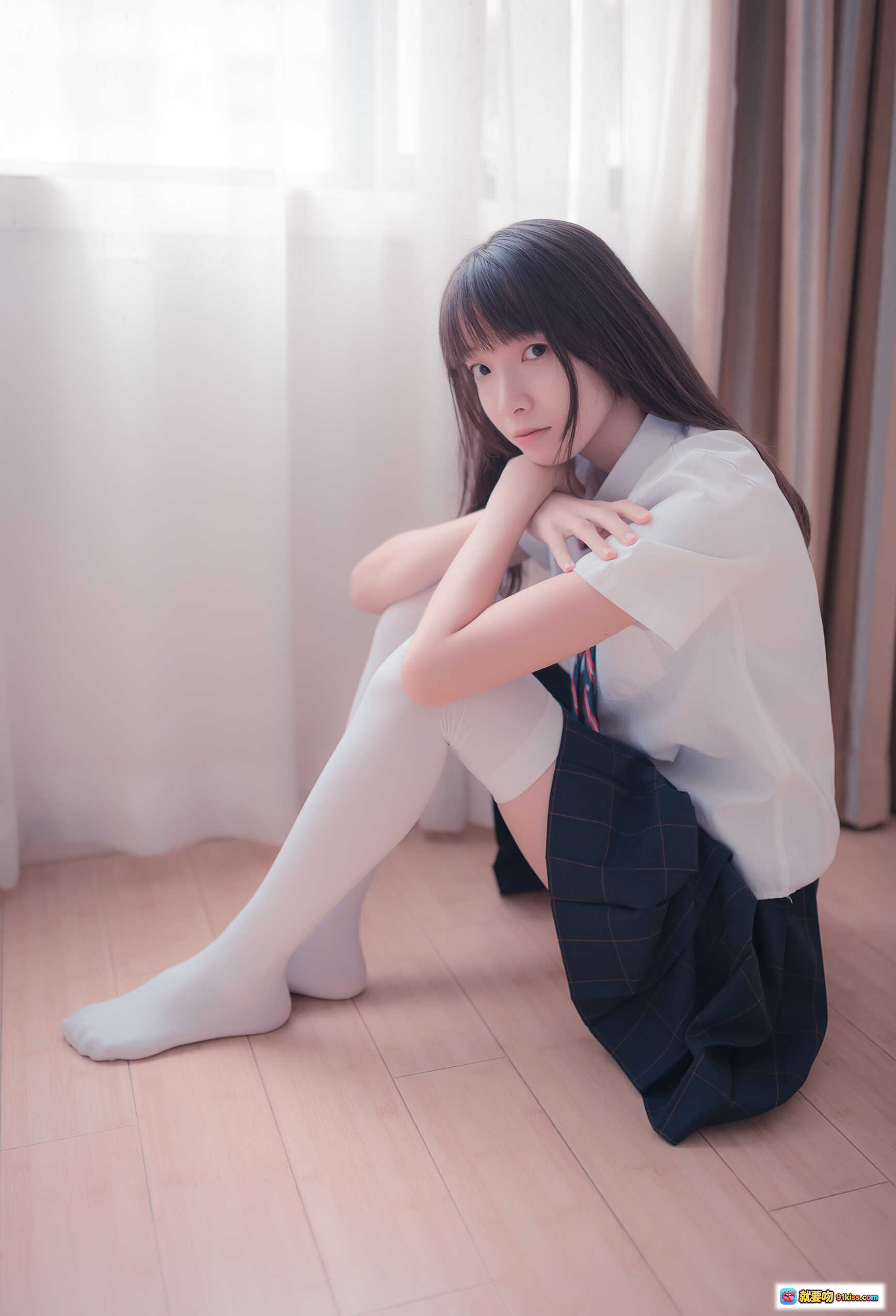 祖木子NO.004邻家白丝清新女孩写真 49P74MB 白色丝袜校服少女室内温柔坐姿摄影 - 就要吻