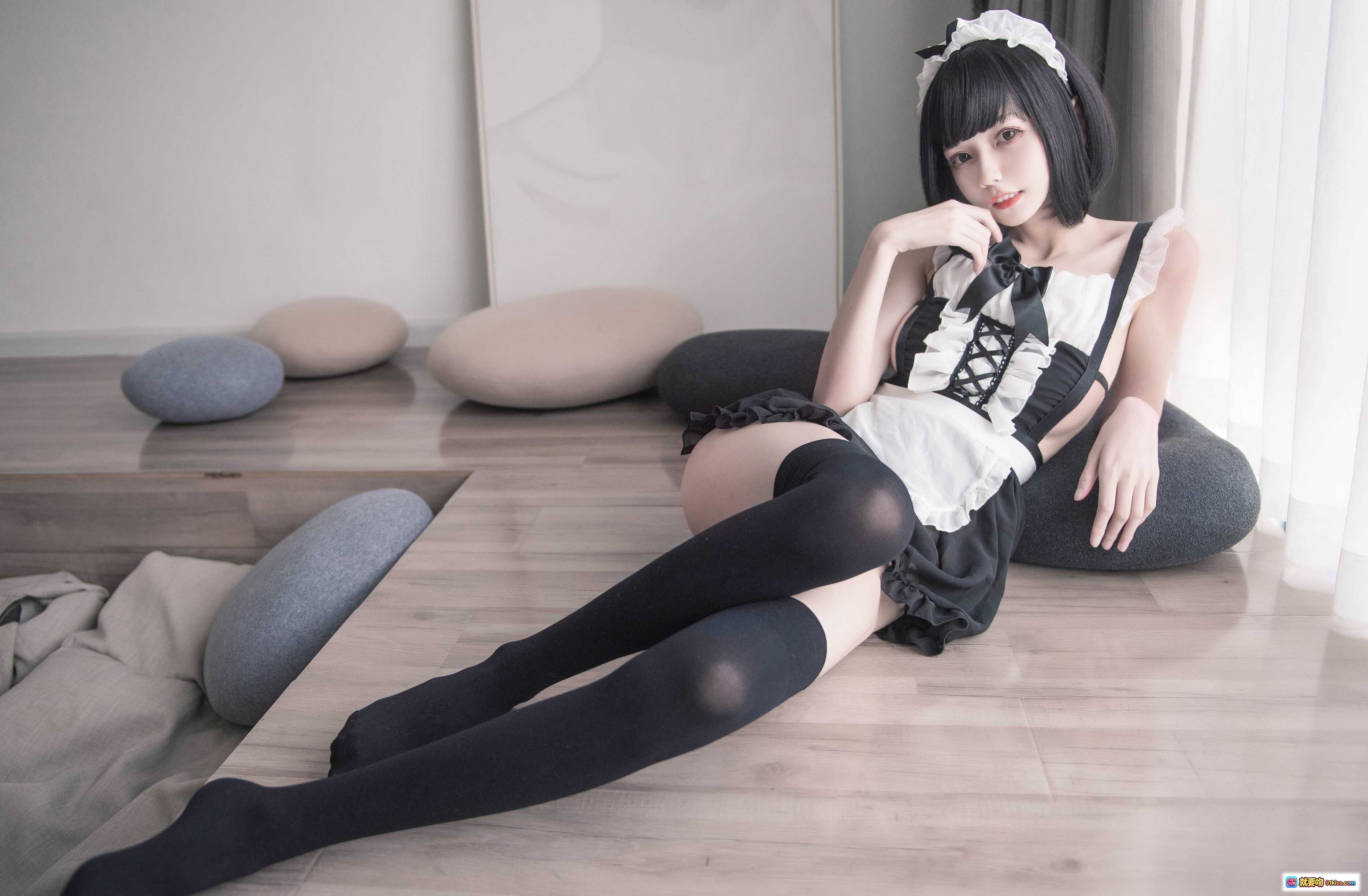 图片[3] - 露背女仆装写真 | 黑白蕾丝绑带设计 | 短发少女坐姿美拍 | 33P高清图集 - 就要吻