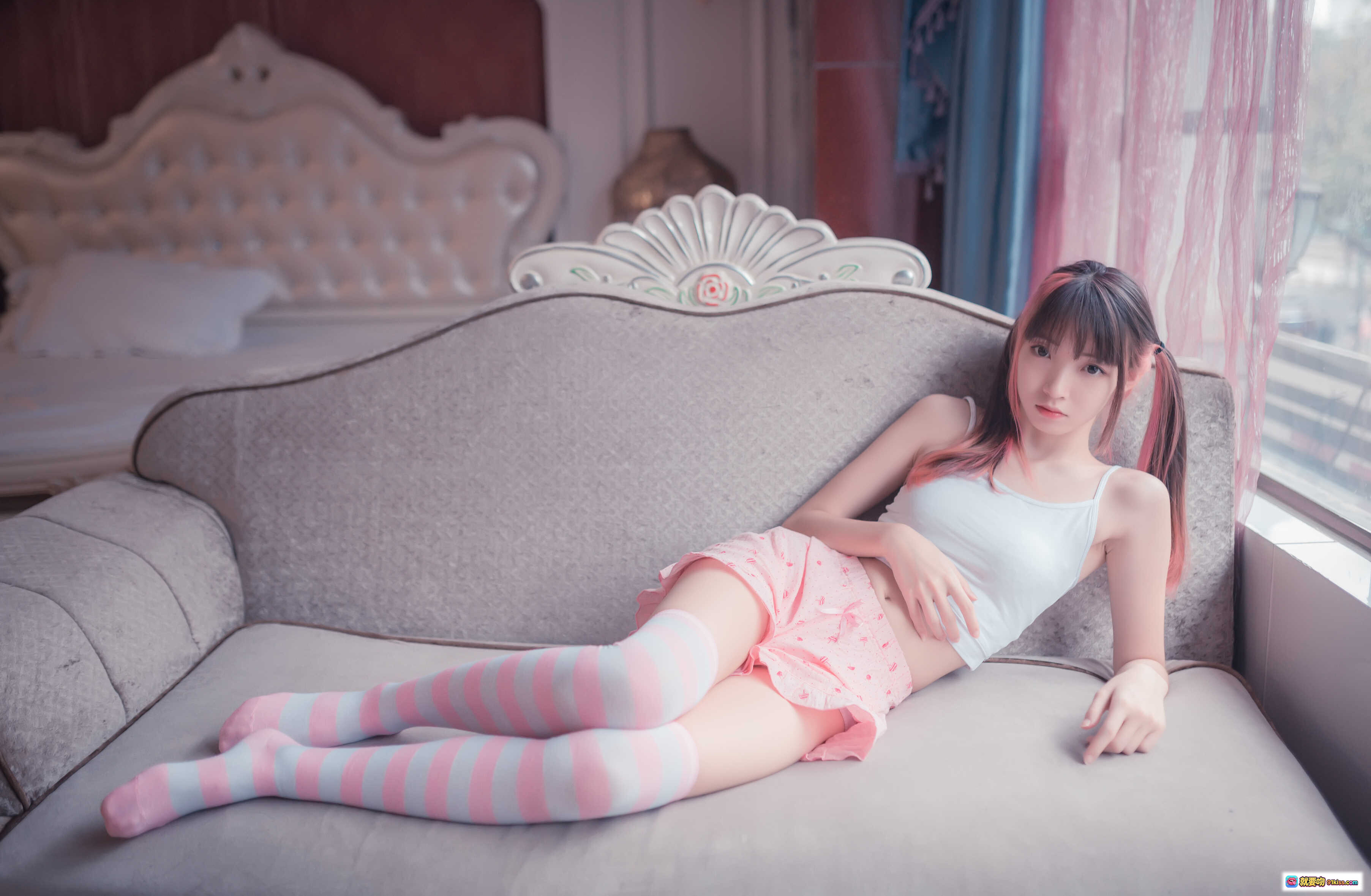 图片[4] - 祖木子NO.010粉白条纹袜少女写真｜可爱居家风粉色短裤白背心50P高清图集 - 就要吻