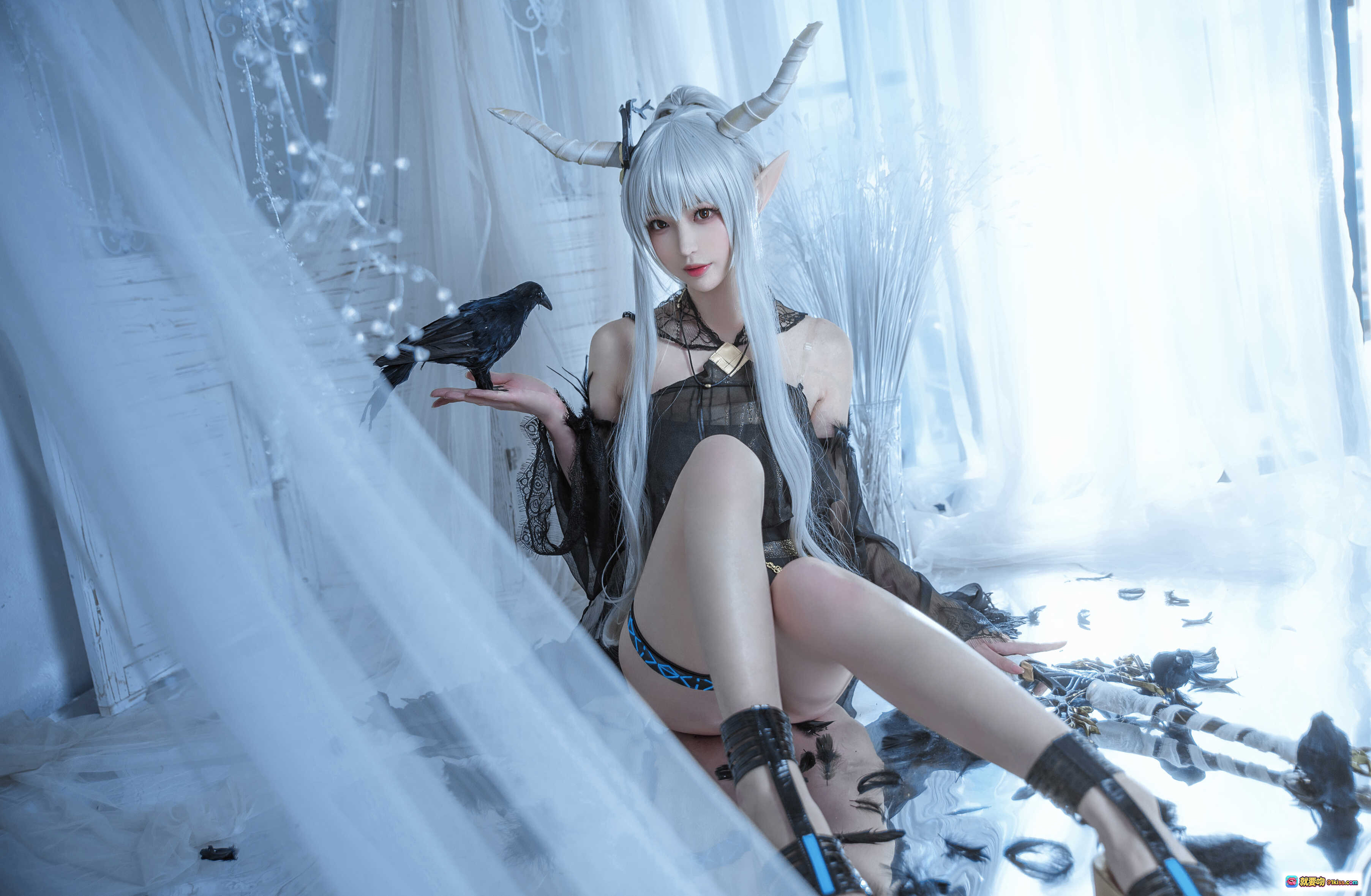 图片[5] - 南宫NO.012闪灵泳装Cosplay｜银发精灵角黑纱蕾丝诱惑写真｜暗黑系美少女跪姿与乌鸦互动场景 - 就要吻