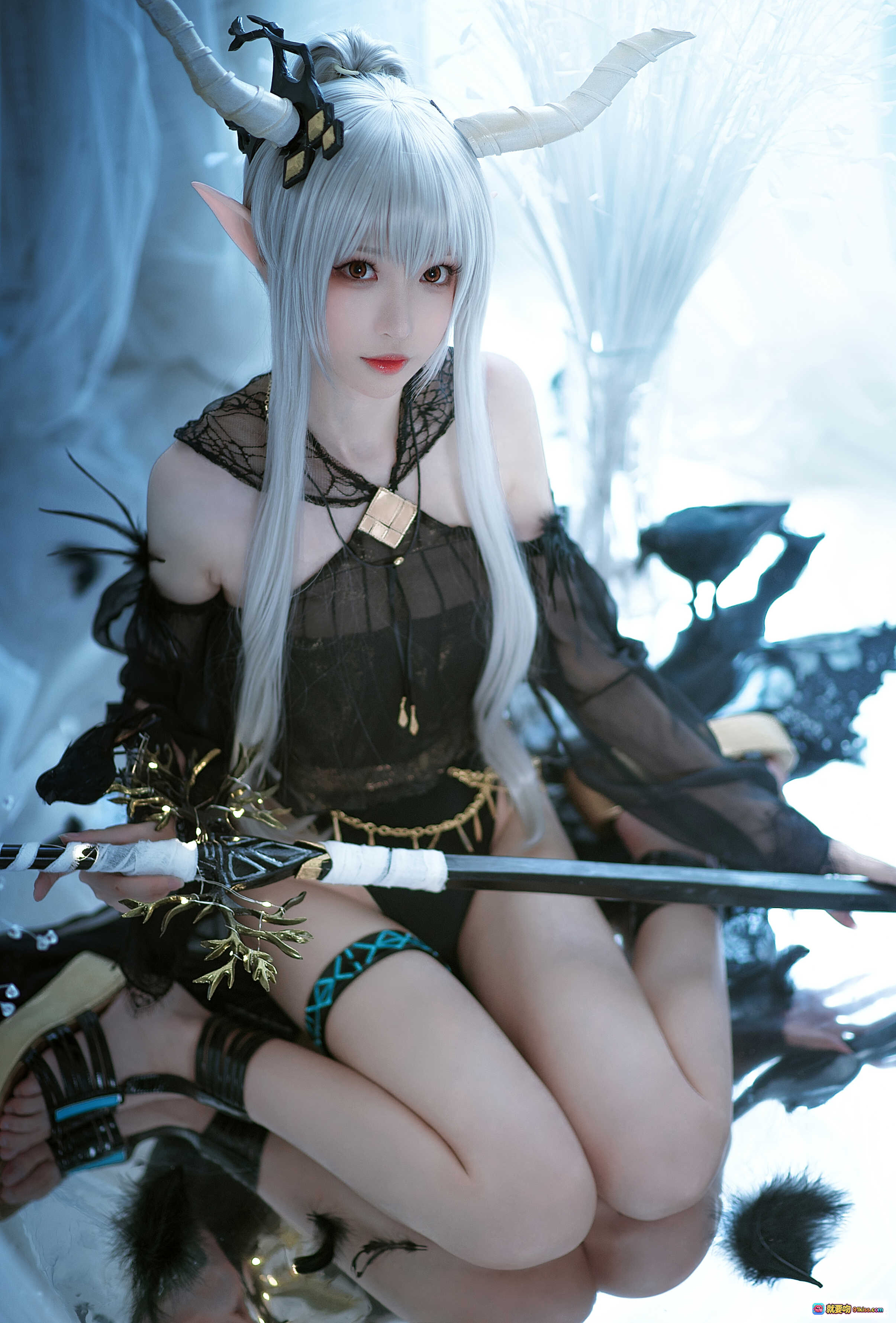 图片[7] - 南宫NO.012闪灵泳装Cosplay｜银发精灵角黑纱蕾丝诱惑写真｜暗黑系美少女跪姿与乌鸦互动场景 - 就要吻