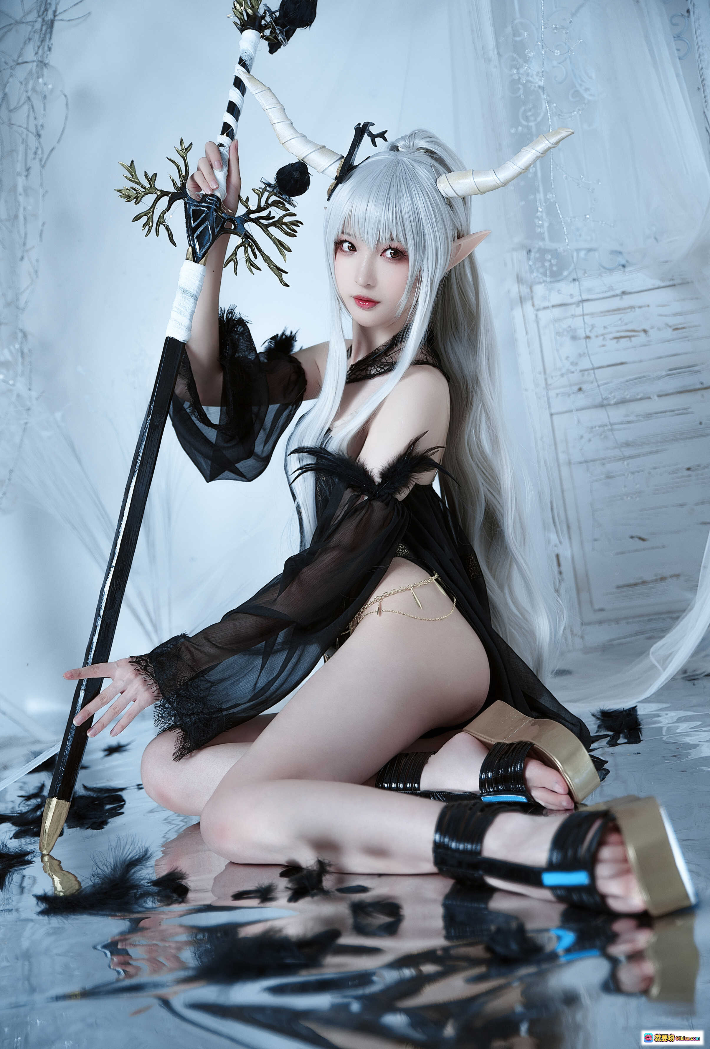 图片[3] - 南宫NO.012闪灵泳装Cosplay｜银发精灵角黑纱蕾丝诱惑写真｜暗黑系美少女跪姿与乌鸦互动场景 - 就要吻