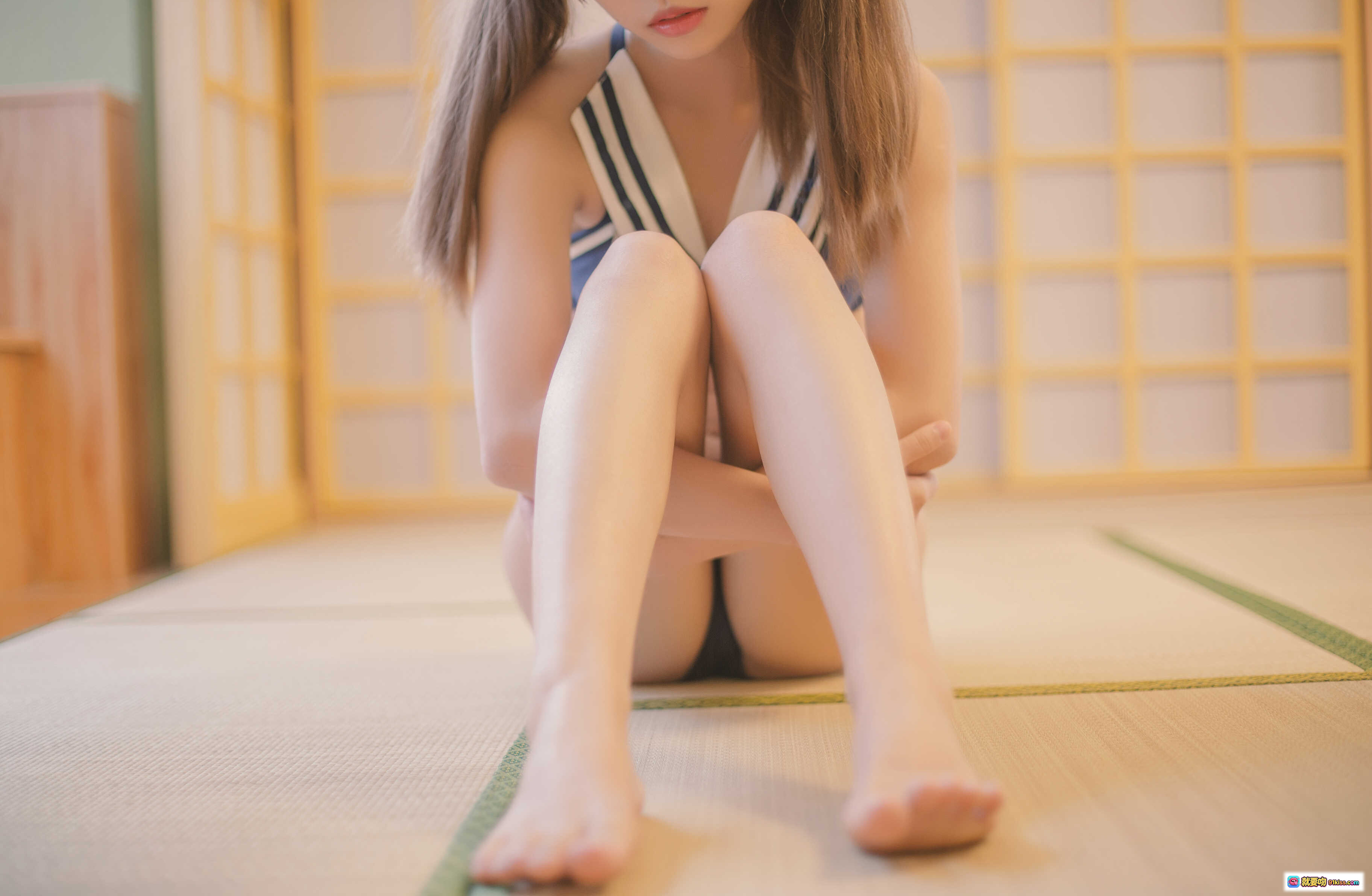 图片[1] - 白易子NO.22水手服写真 22P65MB 日系少女坐姿美腿榻榻米场景 清新甜美风格 - 就要吻