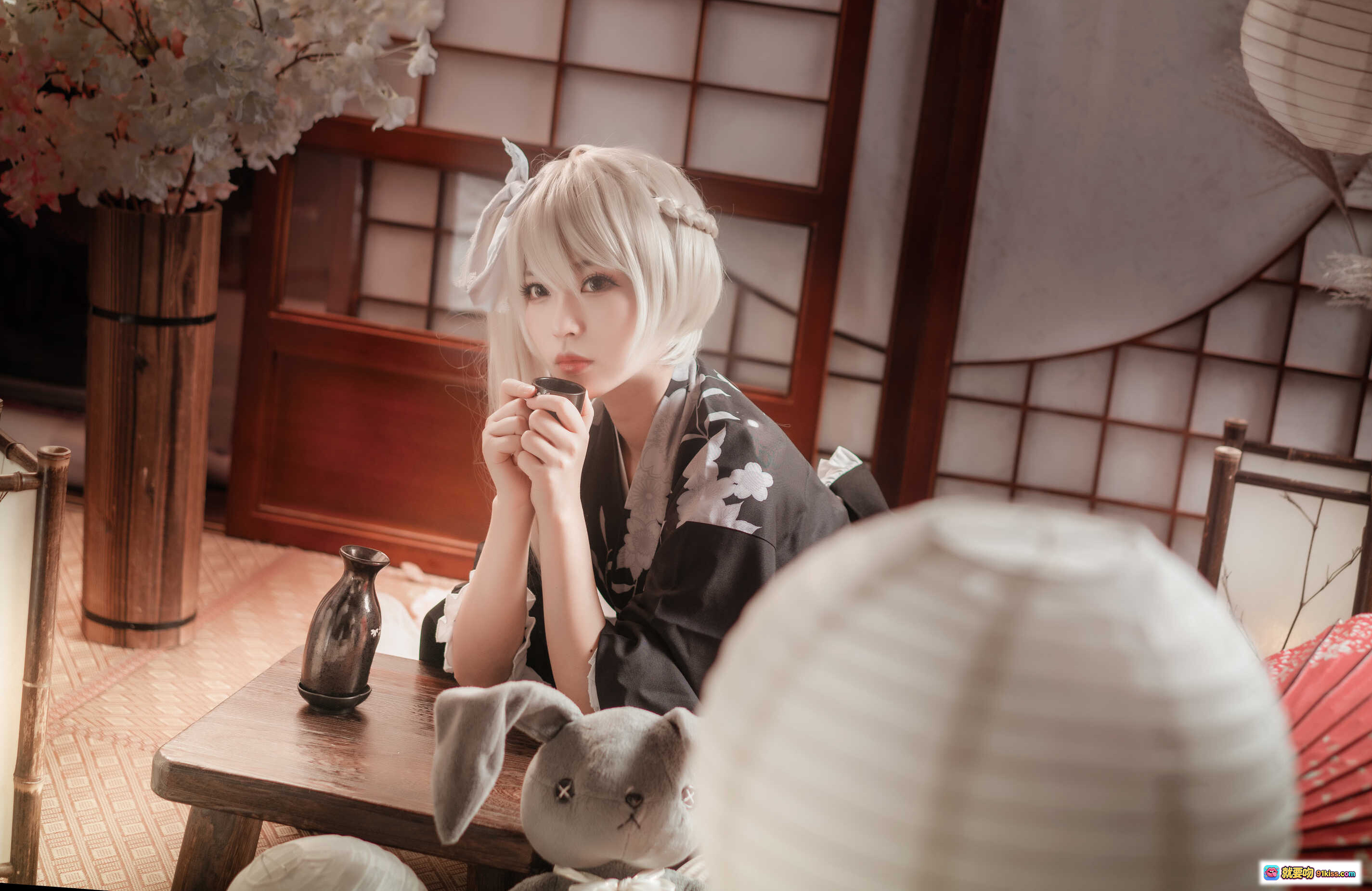 图片[8] - 白易子NO.12穹妹和服写真 23P92MB 日系少女 Cosplay 黑白花纹浴衣 兔玩偶 日式屏风 柔光氛围感 二次元美少女 - 就要吻