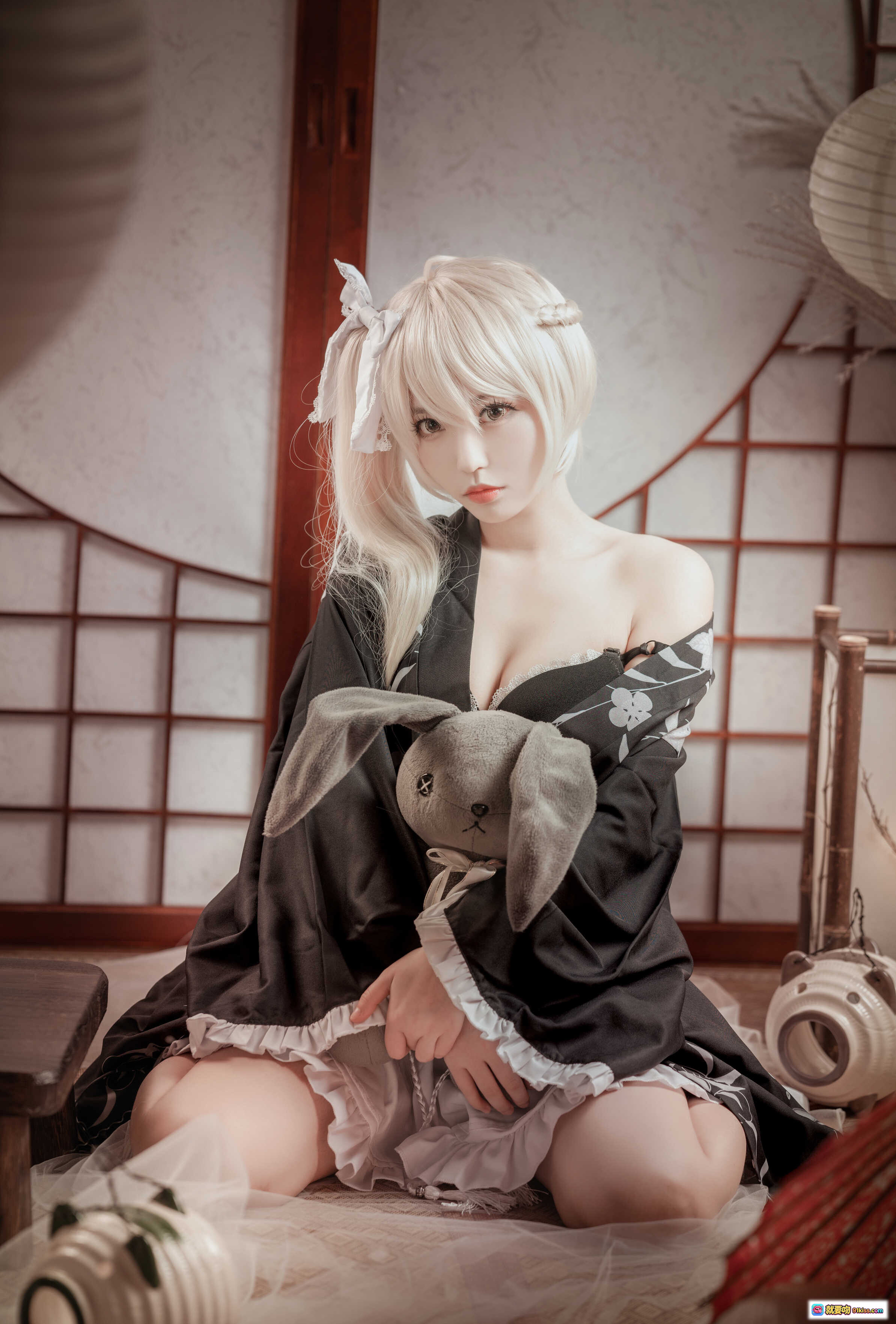 图片[7] - 白易子NO.12穹妹和服写真 23P92MB 日系少女 Cosplay 黑白花纹浴衣 兔玩偶 日式屏风 柔光氛围感 二次元美少女 - 就要吻