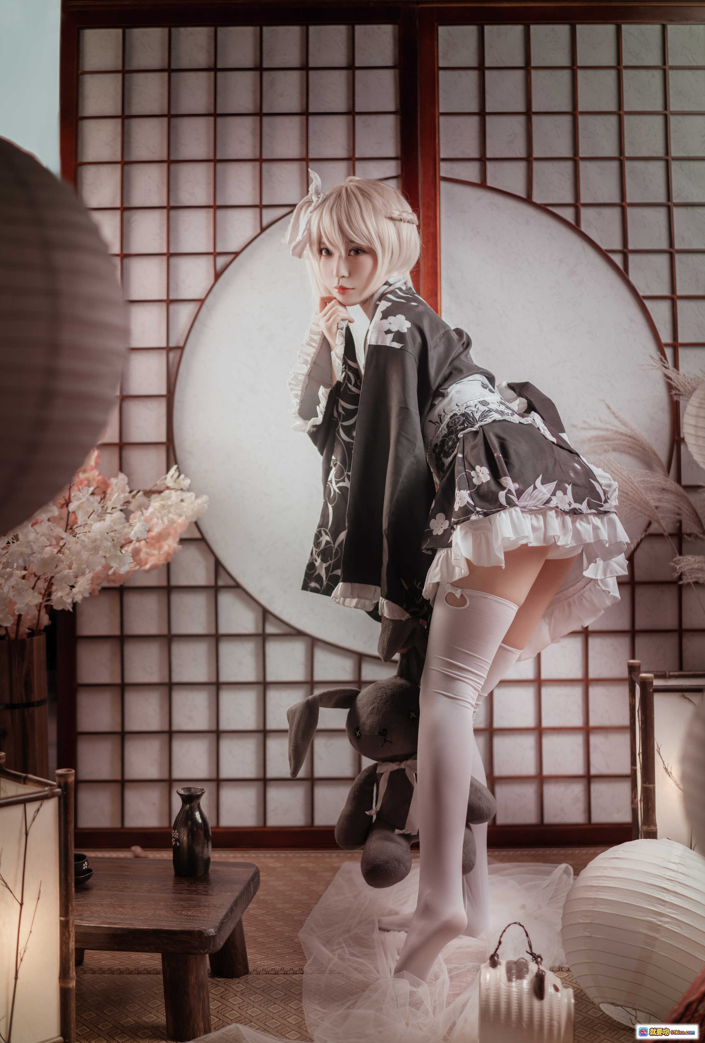 图片[9] - 白易子NO.12穹妹和服写真 23P92MB 日系少女 Cosplay 黑白花纹浴衣 兔玩偶 日式屏风 柔光氛围感 二次元美少女 - 就要吻