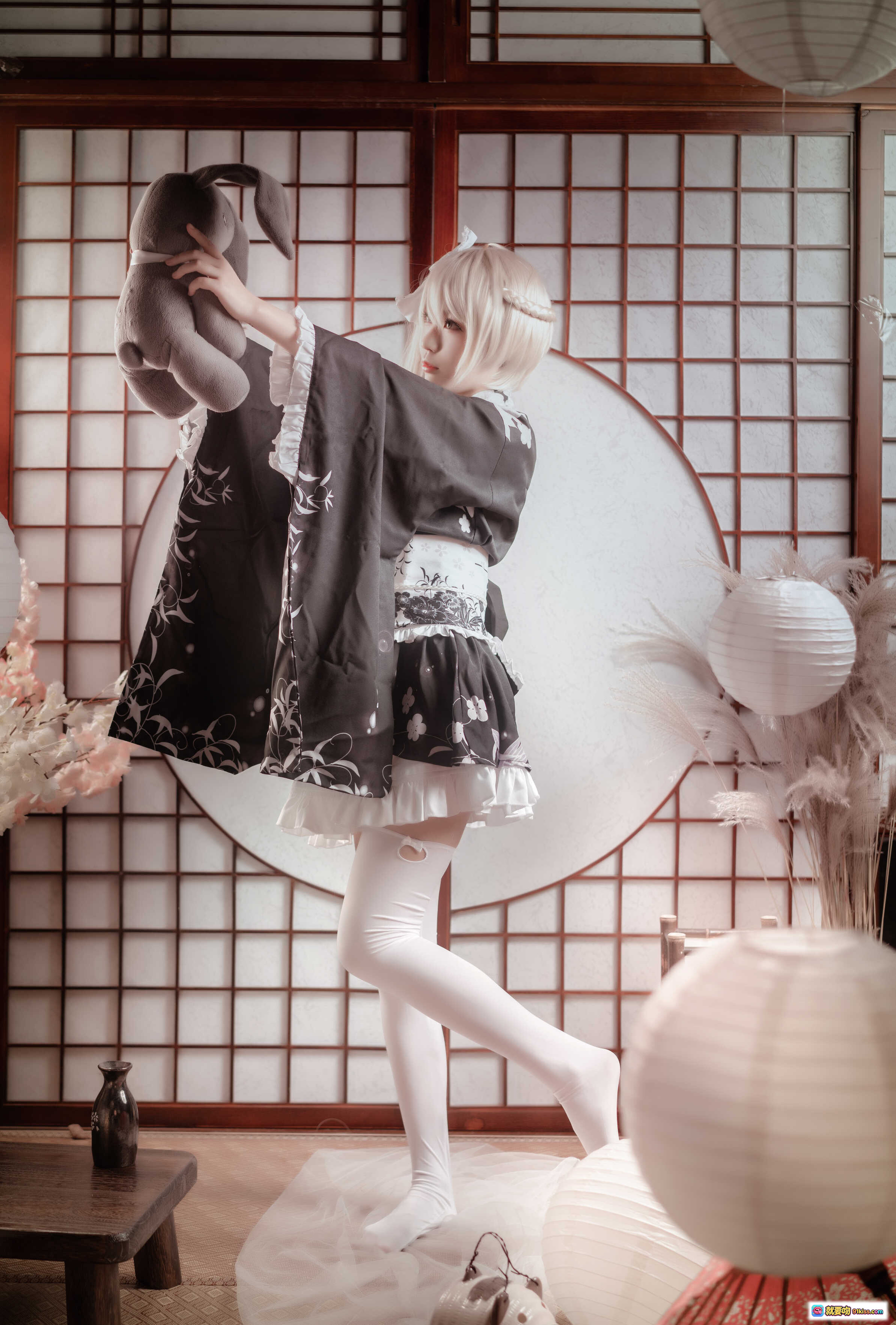 图片[4] - 白易子NO.12穹妹和服写真 23P92MB 日系少女 Cosplay 黑白花纹浴衣 兔玩偶 日式屏风 柔光氛围感 二次元美少女 - 就要吻
