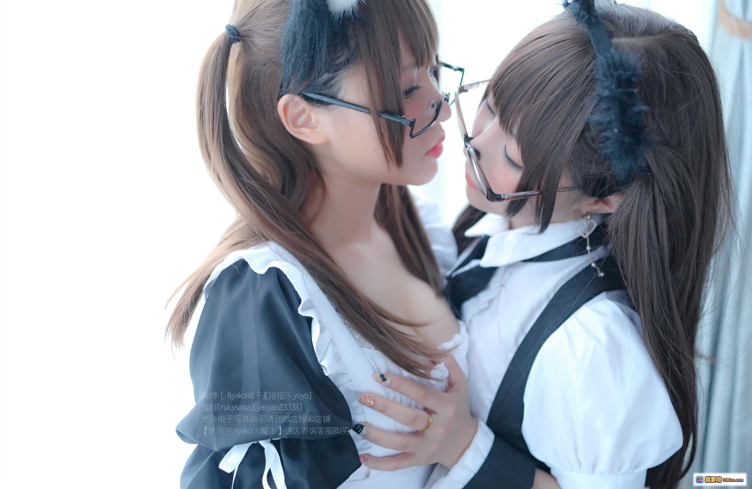 图片[2] - 摇摇乐yoyo NO.009 喵子双人女仆写真 93P高清黑丝白边女仆装亲密互动美腿特写 - 就要吻