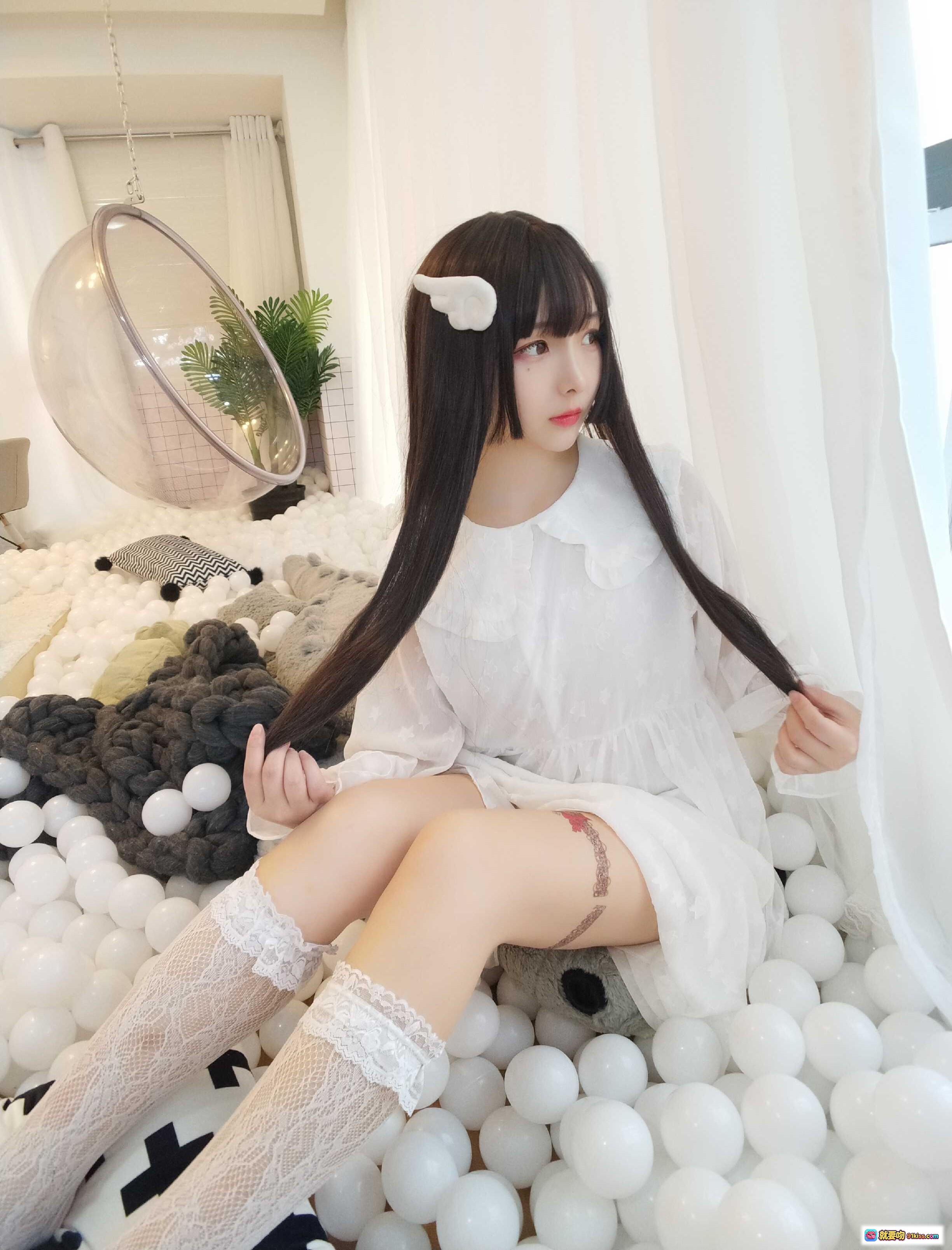 图片[7] - 古川NO.027小天使写真集 27P99MB 白色蕾丝睡衣 黑长直发 小恶魔角 腿部玫瑰纹身 床上私房美图 - 就要吻