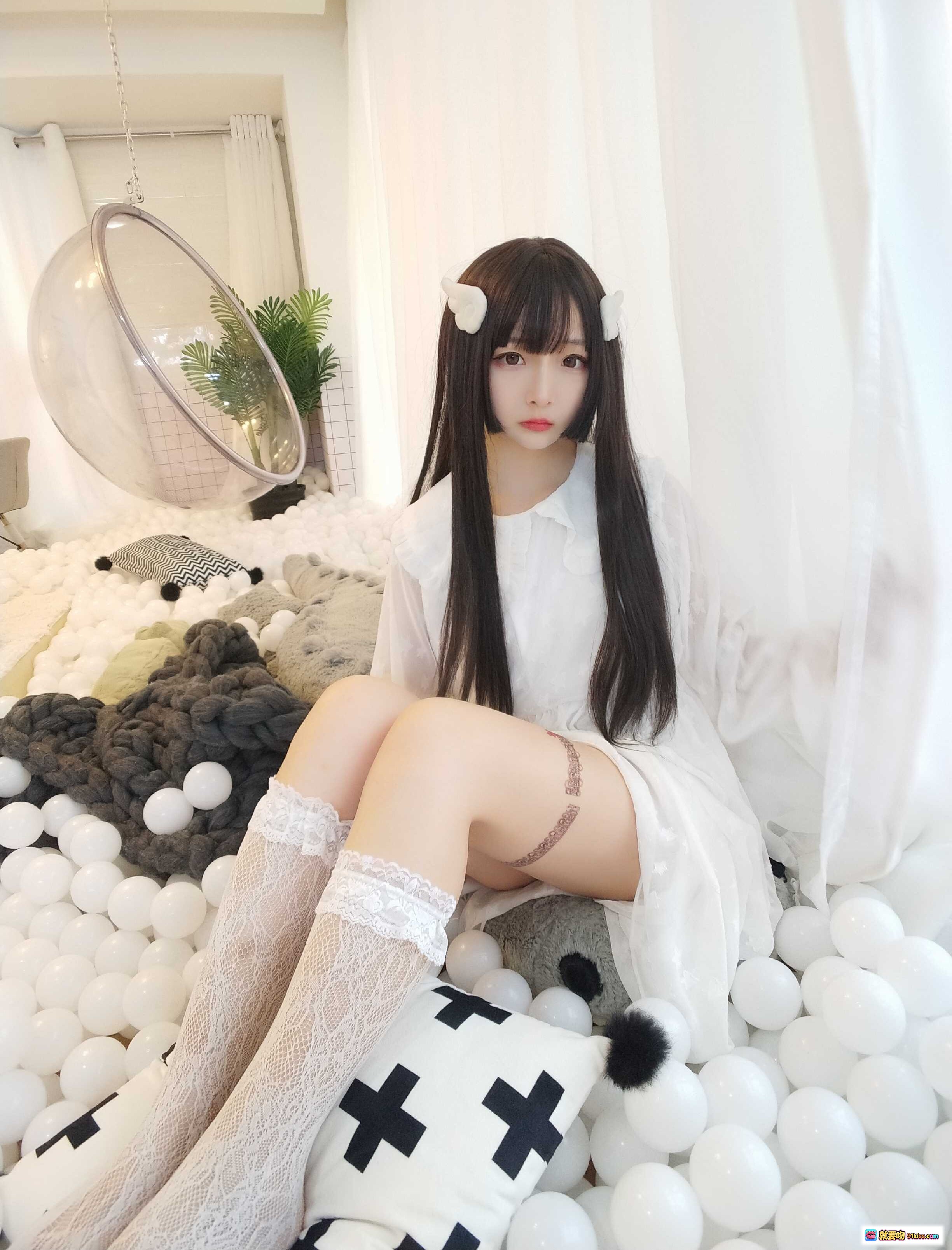 图片[3] - 古川NO.027小天使写真集 27P99MB 白色蕾丝睡衣 黑长直发 小恶魔角 腿部玫瑰纹身 床上私房美图 - 就要吻