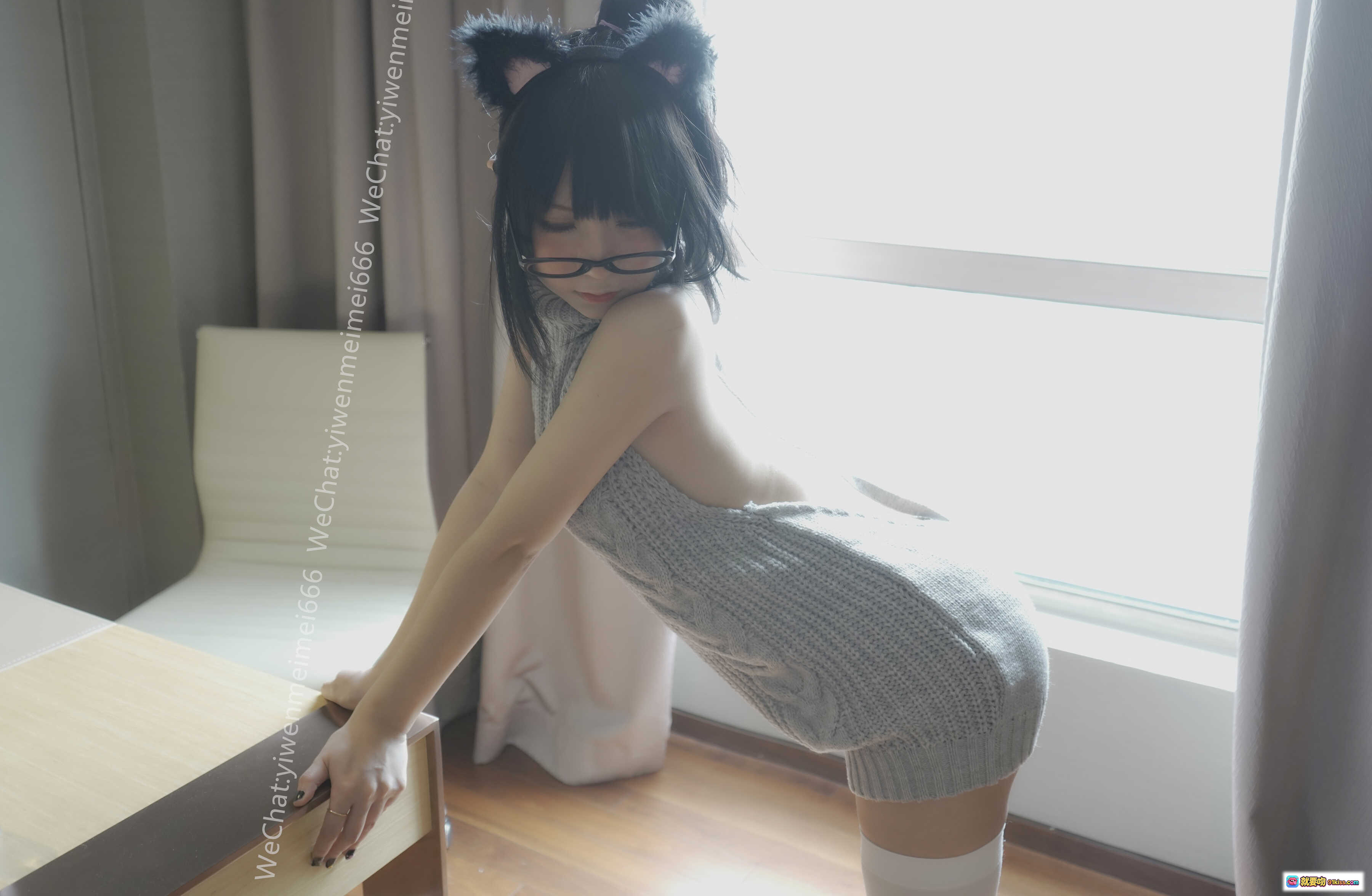 图片[3] - 摇摇乐yoyo NO.021 2019.03月福利写真 | 猫耳眼镜少女 | 灰色高领针织无袖裙 | 白色过膝袜 | 室内沙发私房美拍 | 96P高清图集 - 就要吻