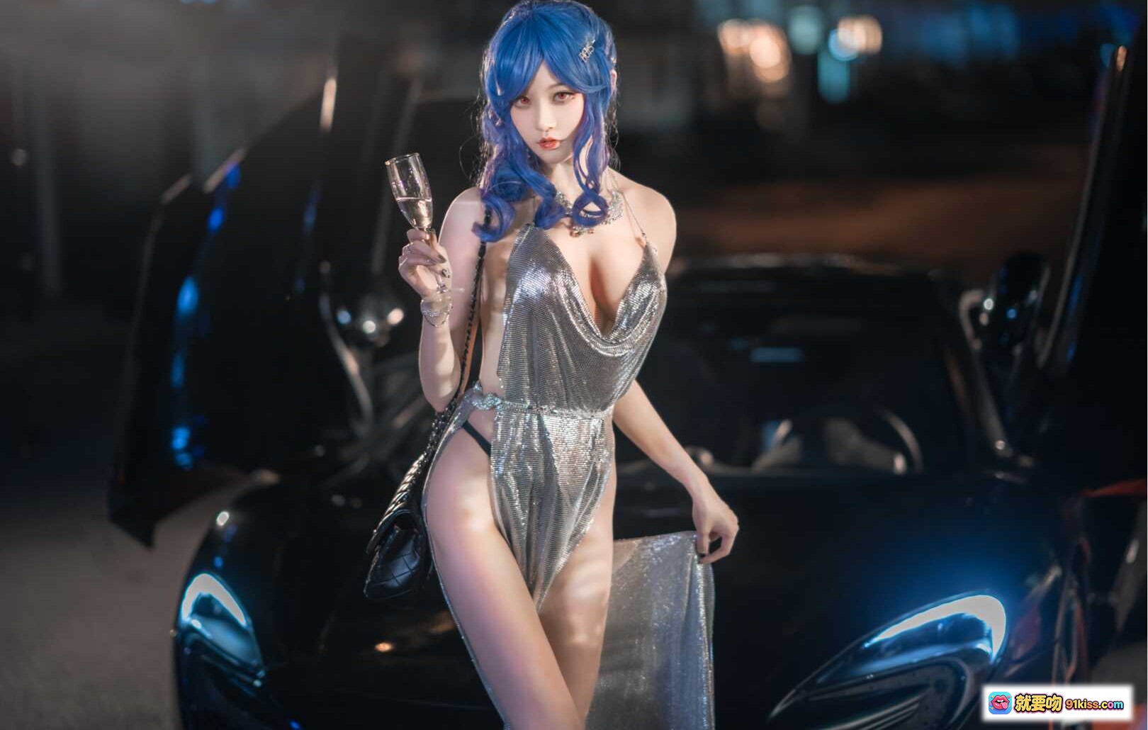 图片[1] - 蓝发coser夜景豪车旁持香槟杯银色亮片连体衣性感写真图集NO.002 36P 86MB - 就要吻