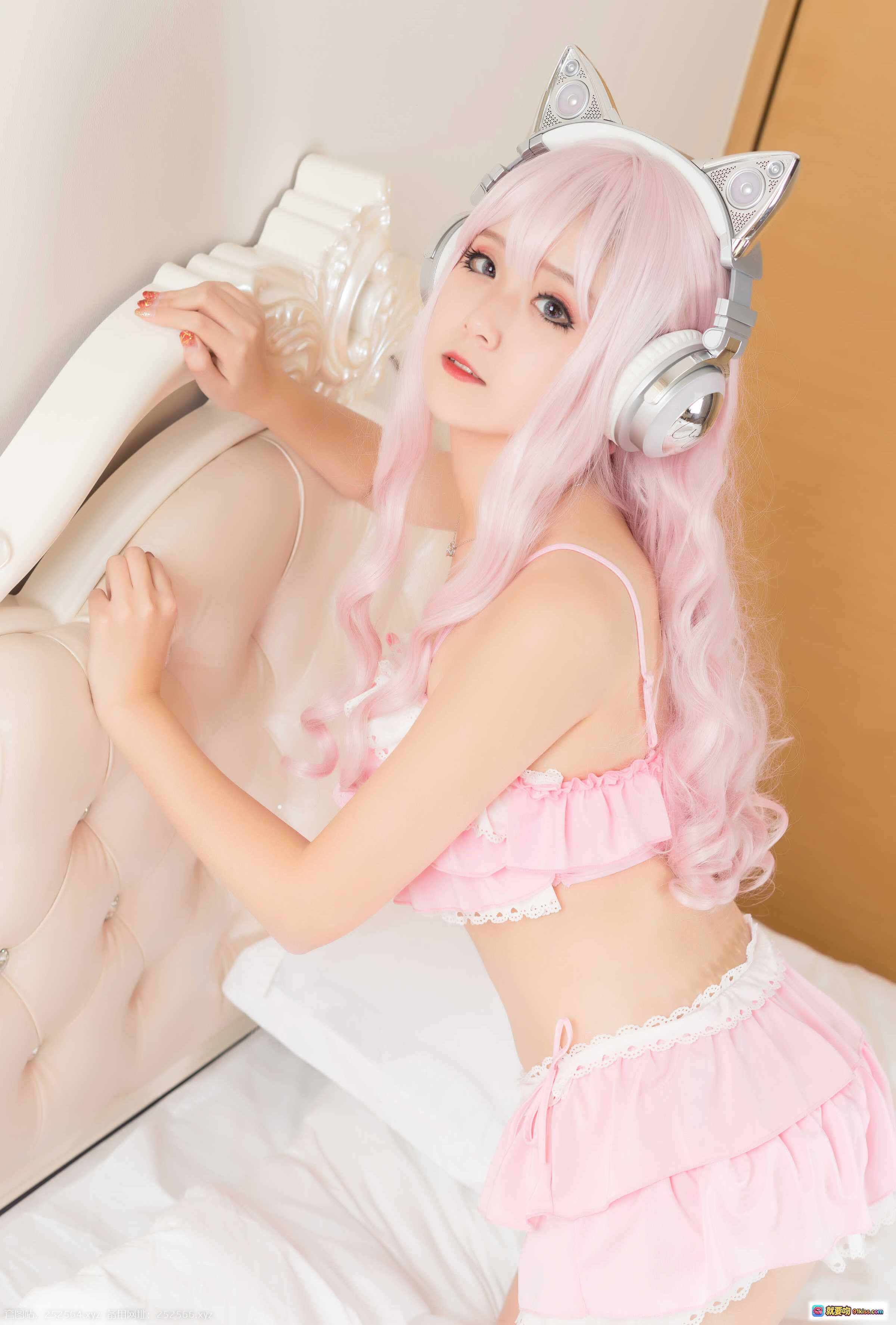 图片[6] - 秋楚楚猫耳cosplay粉发少女床上写真 甜美可爱粉色系穿搭 萌系耳机造型 29P高清图集 - 就要吻