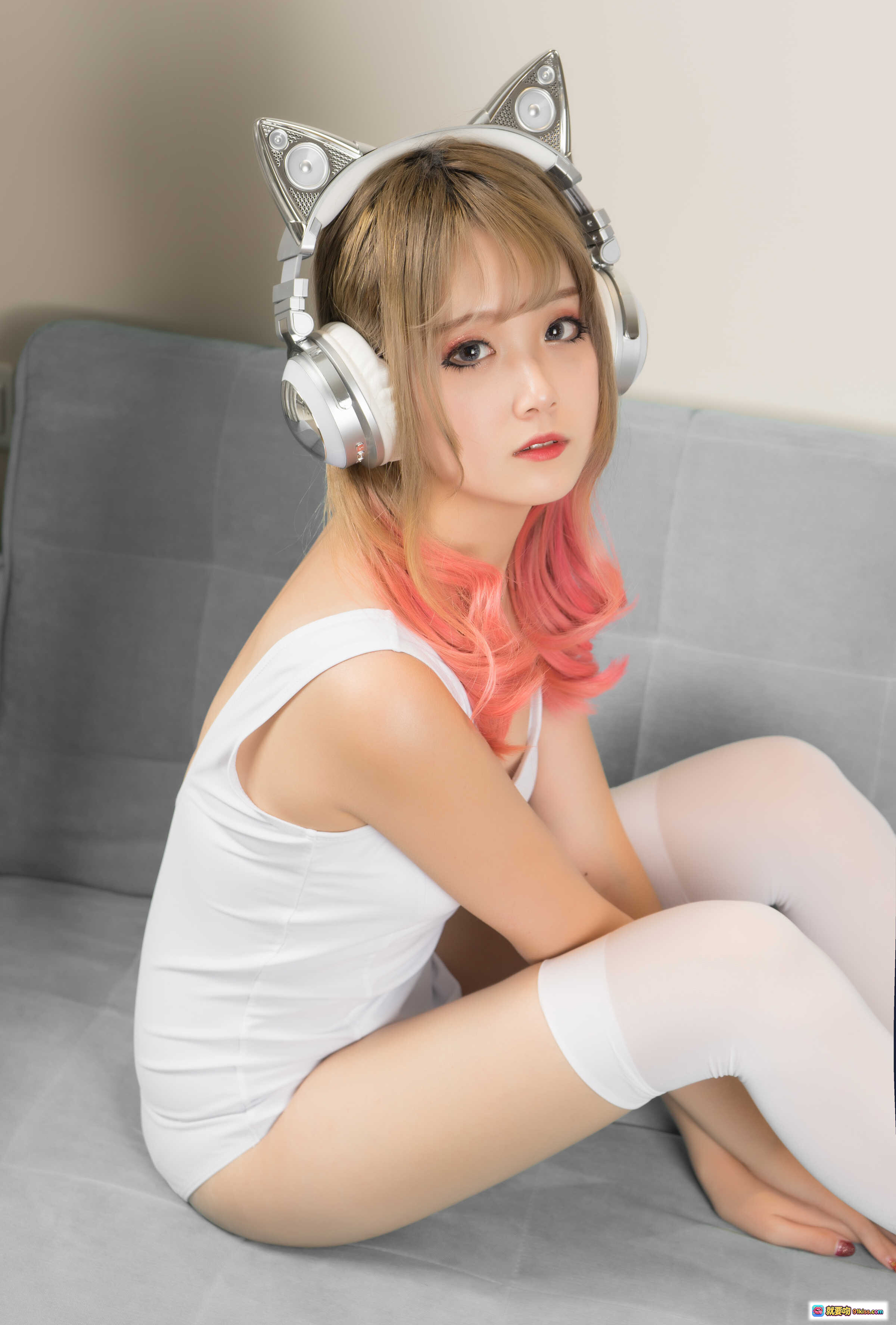 图片[9] - 秋楚楚猫耳cosplay粉发少女床上写真 甜美可爱粉色系穿搭 萌系耳机造型 29P高清图集 - 就要吻