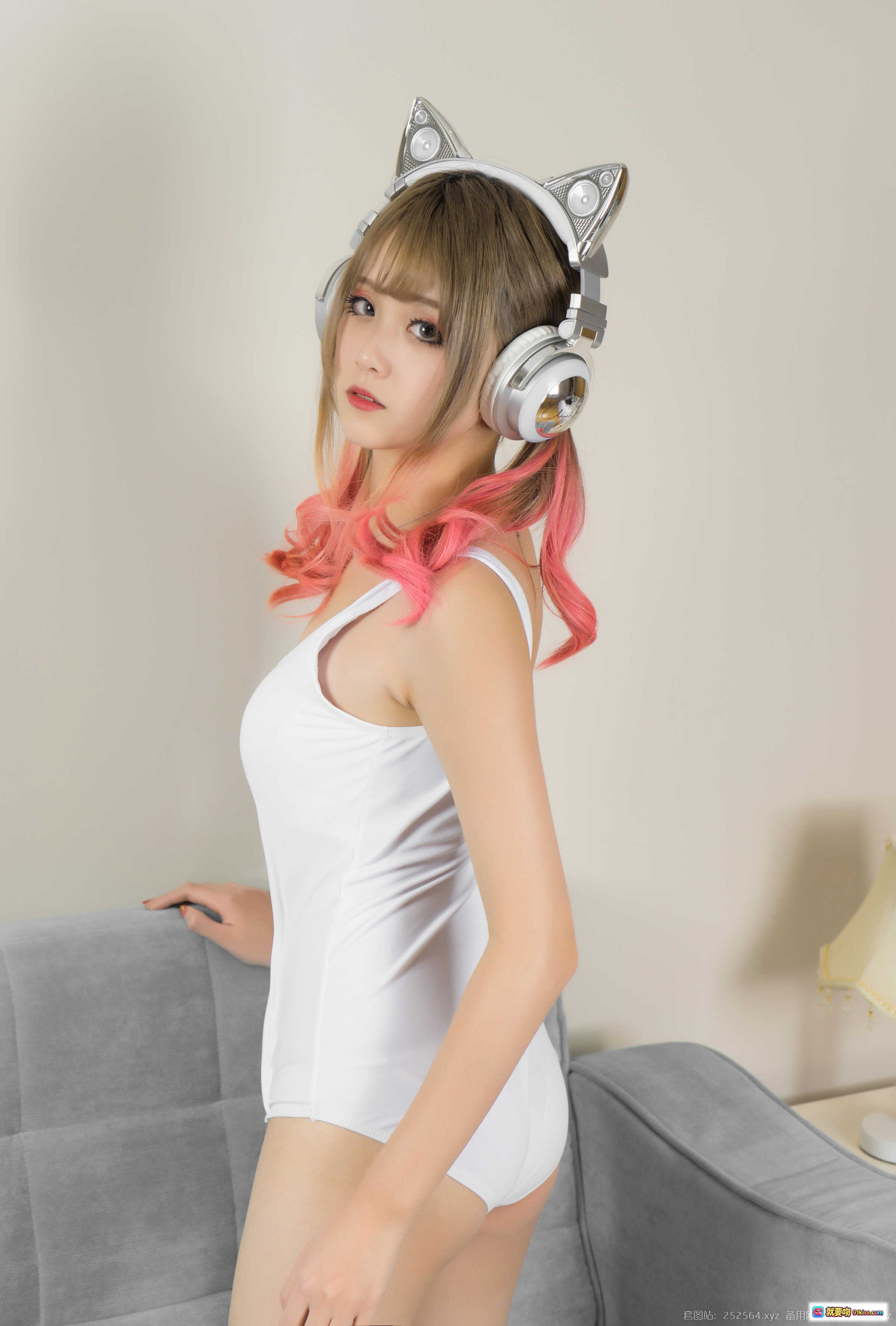 图片[2] - 秋楚楚猫耳cosplay粉发少女床上写真 甜美可爱粉色系穿搭 萌系耳机造型 29P高清图集 - 就要吻