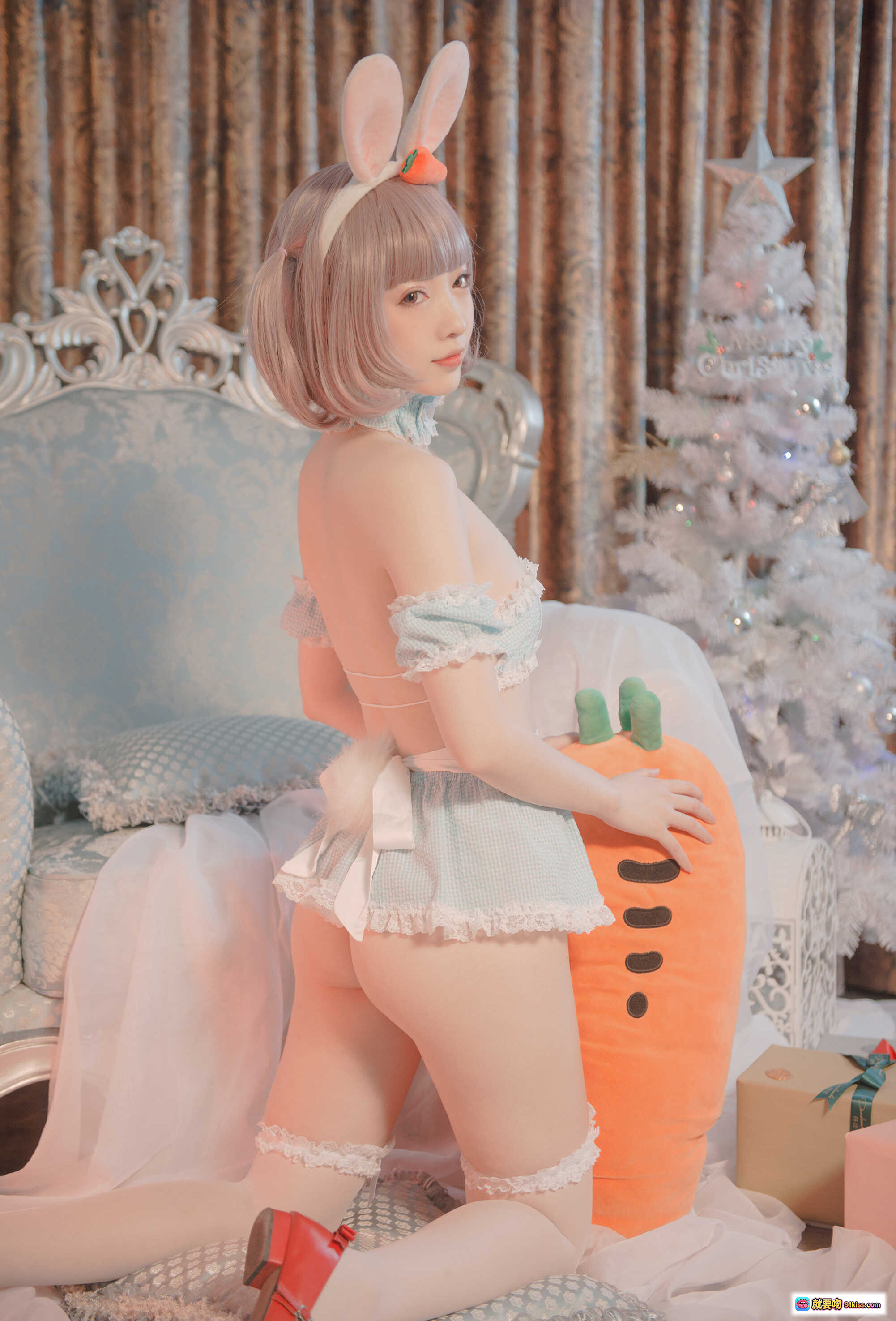 图片[4] - NO.019 妖少you1-雪兔：兔耳少女圣诞写真，华丽银椅+白色圣诞树+蕾丝内衣+红鞋美腿，梦幻节日氛围感大片 - 就要吻