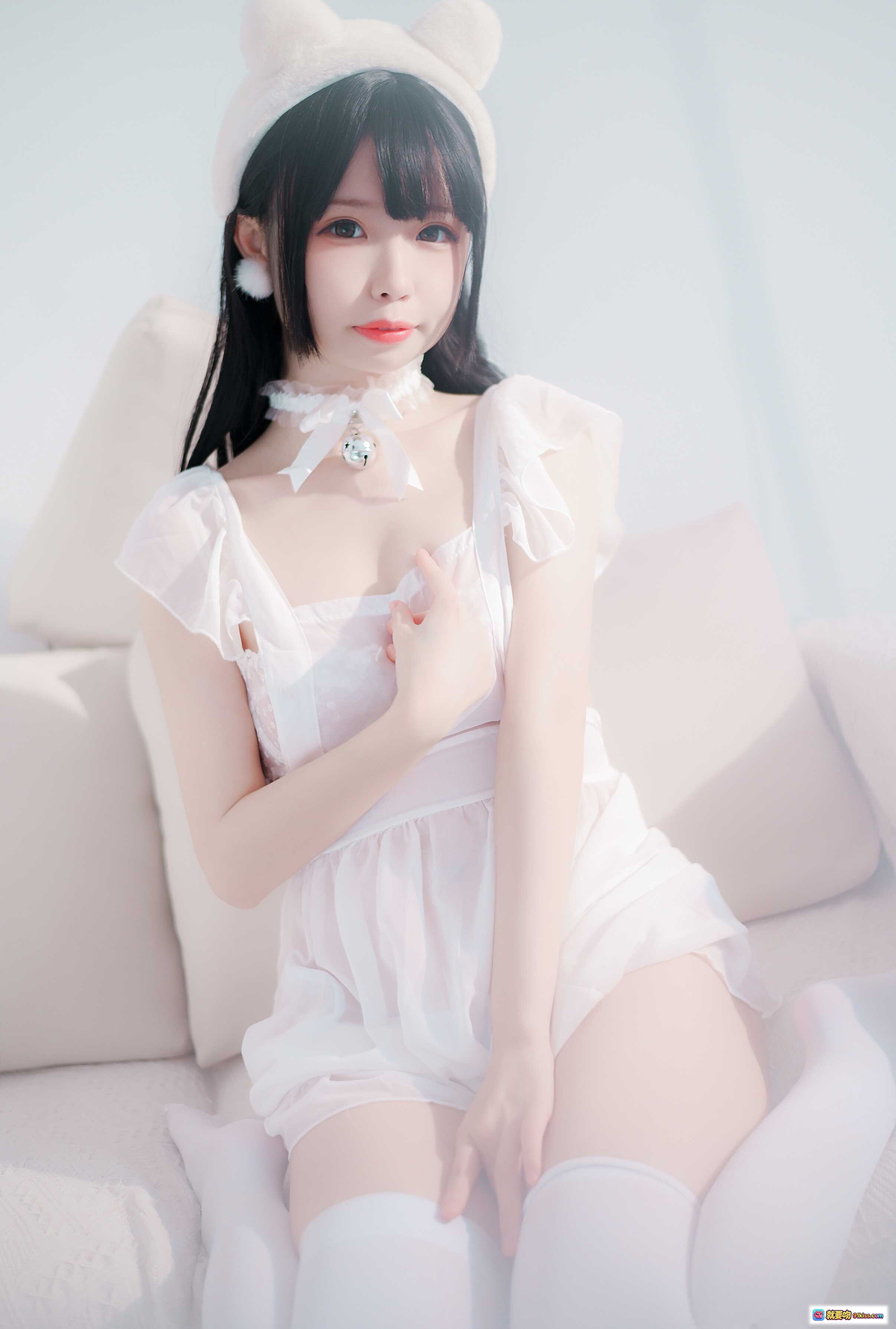 图片[1] - 十万珍吱伏特NO.002睡裙少女写真｜猫耳发箍+蕾丝吊带+白色过膝袜｜清新甜美居家风私房照 - 就要吻