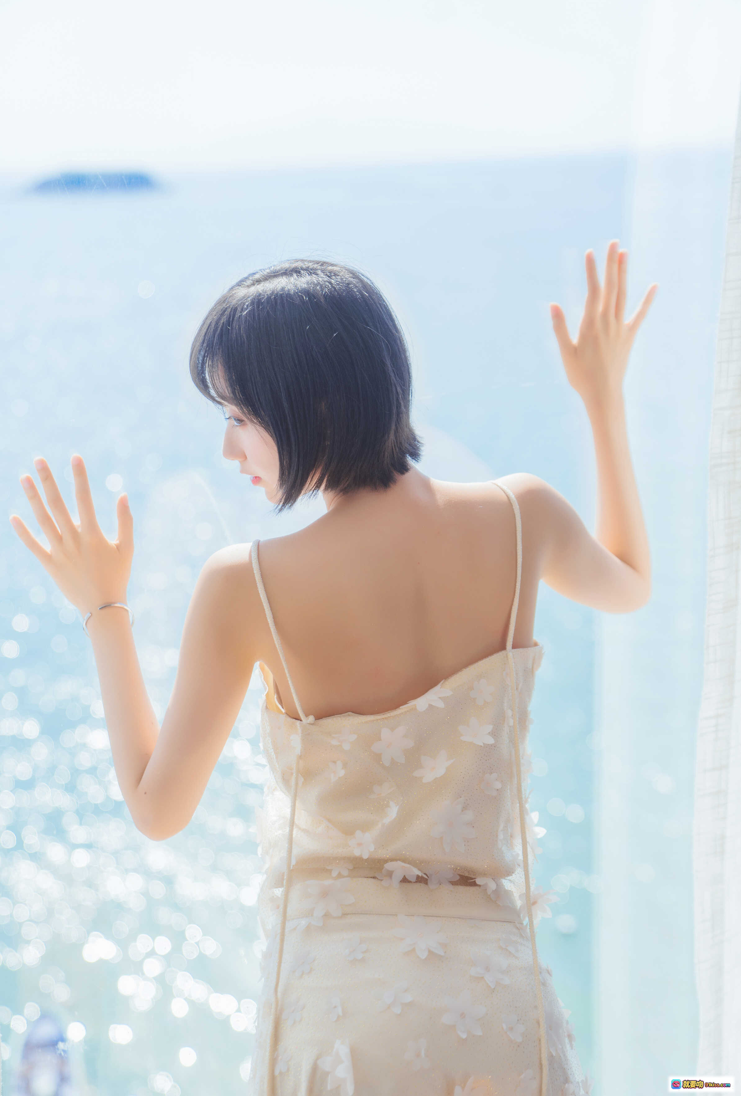 图片[7] - 木绵绵OwO NO.054 暖冬海边写真 米色吊带裙少女慵懒倚靠藤椅 22P高清图集 - 就要吻