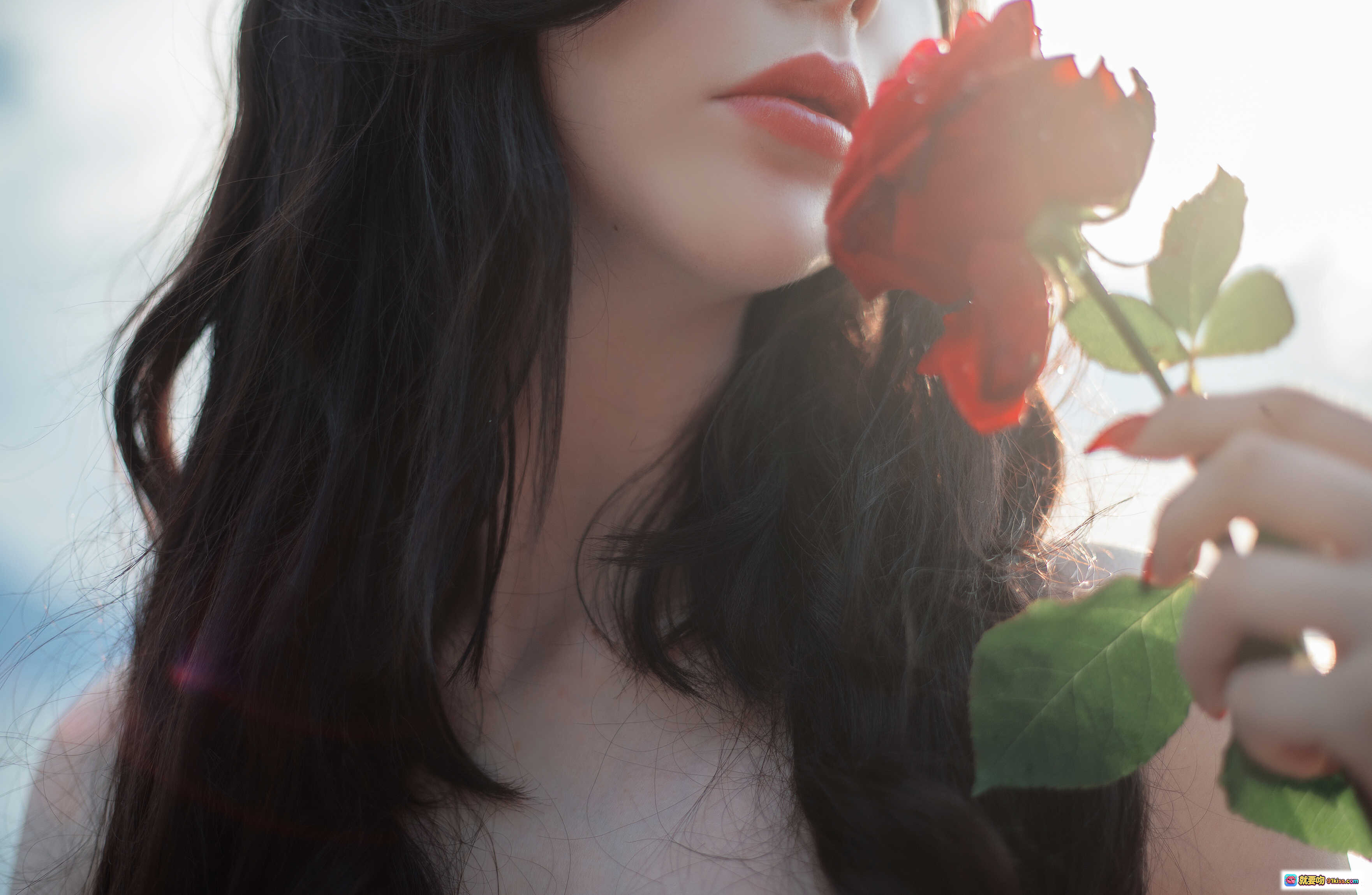 图片[6] - Sayathefox NO.006 海滩随拍｜红指甲轻触玻璃鱼缸水波｜自然光海岸岩石背景｜清新治愈系写真图集 - 就要吻