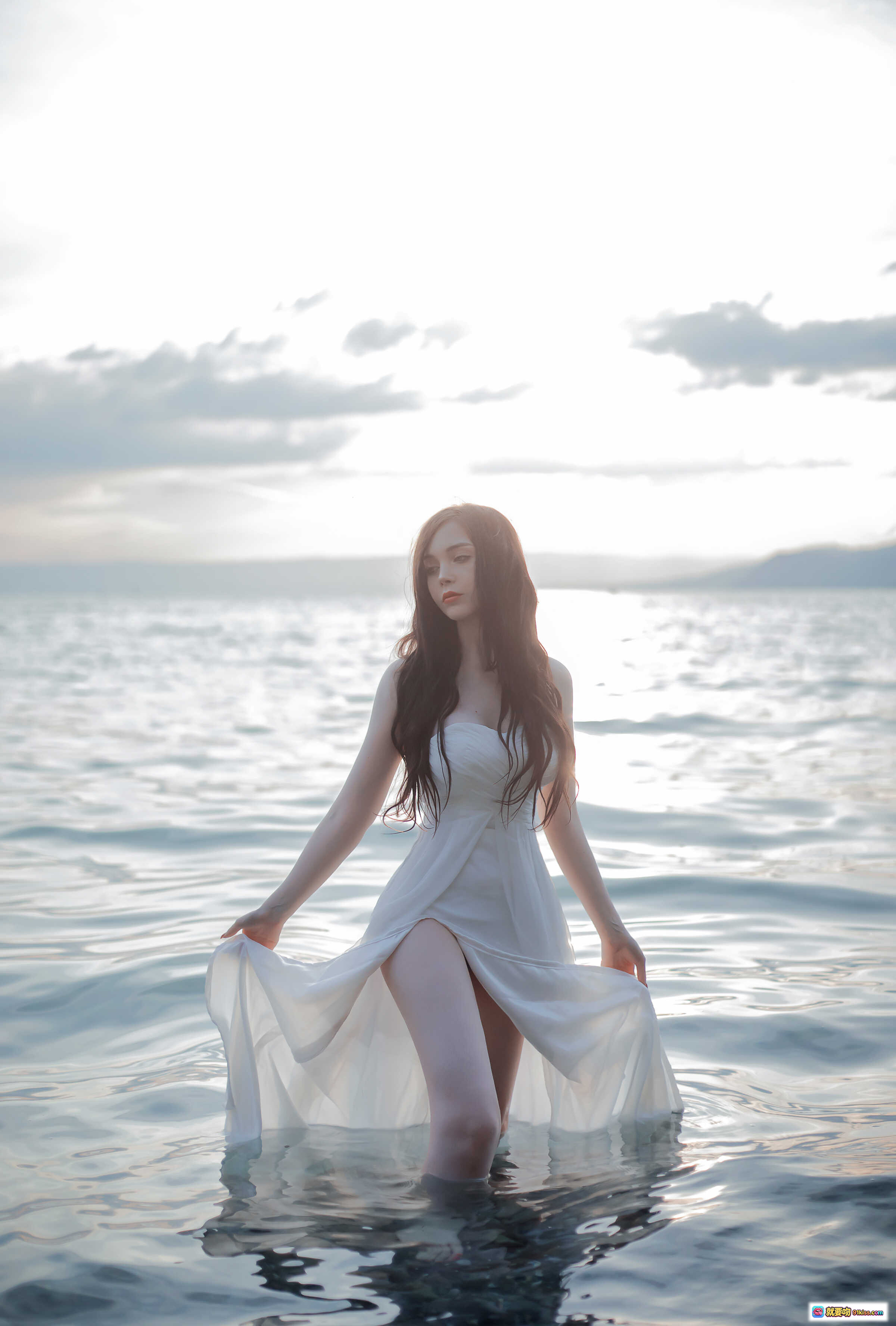 图片[4] - Sayathefox NO.006 海滩随拍｜红指甲轻触玻璃鱼缸水波｜自然光海岸岩石背景｜清新治愈系写真图集 - 就要吻