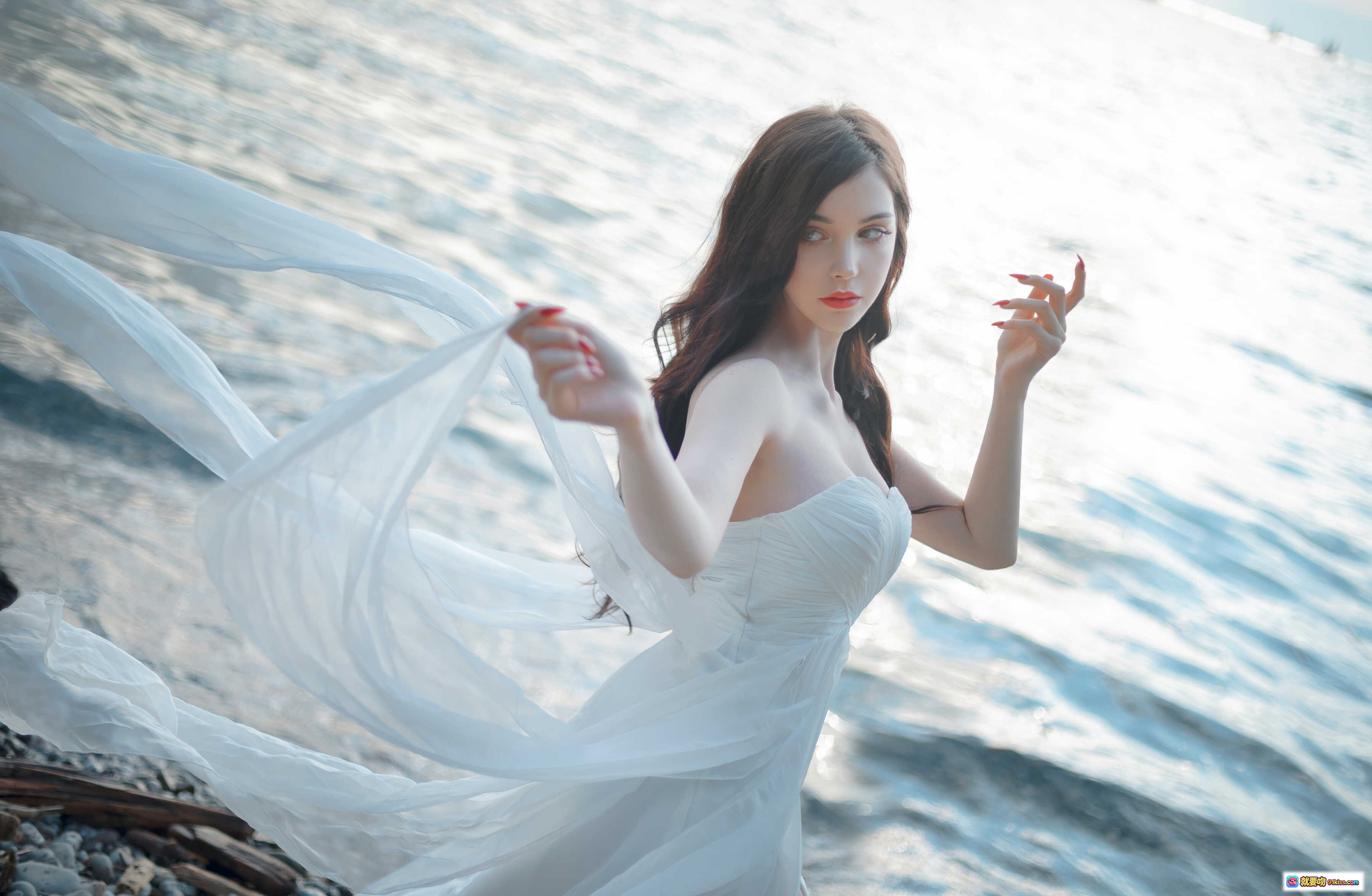 图片[10] - Sayathefox NO.006 海滩随拍｜红指甲轻触玻璃鱼缸水波｜自然光海岸岩石背景｜清新治愈系写真图集 - 就要吻