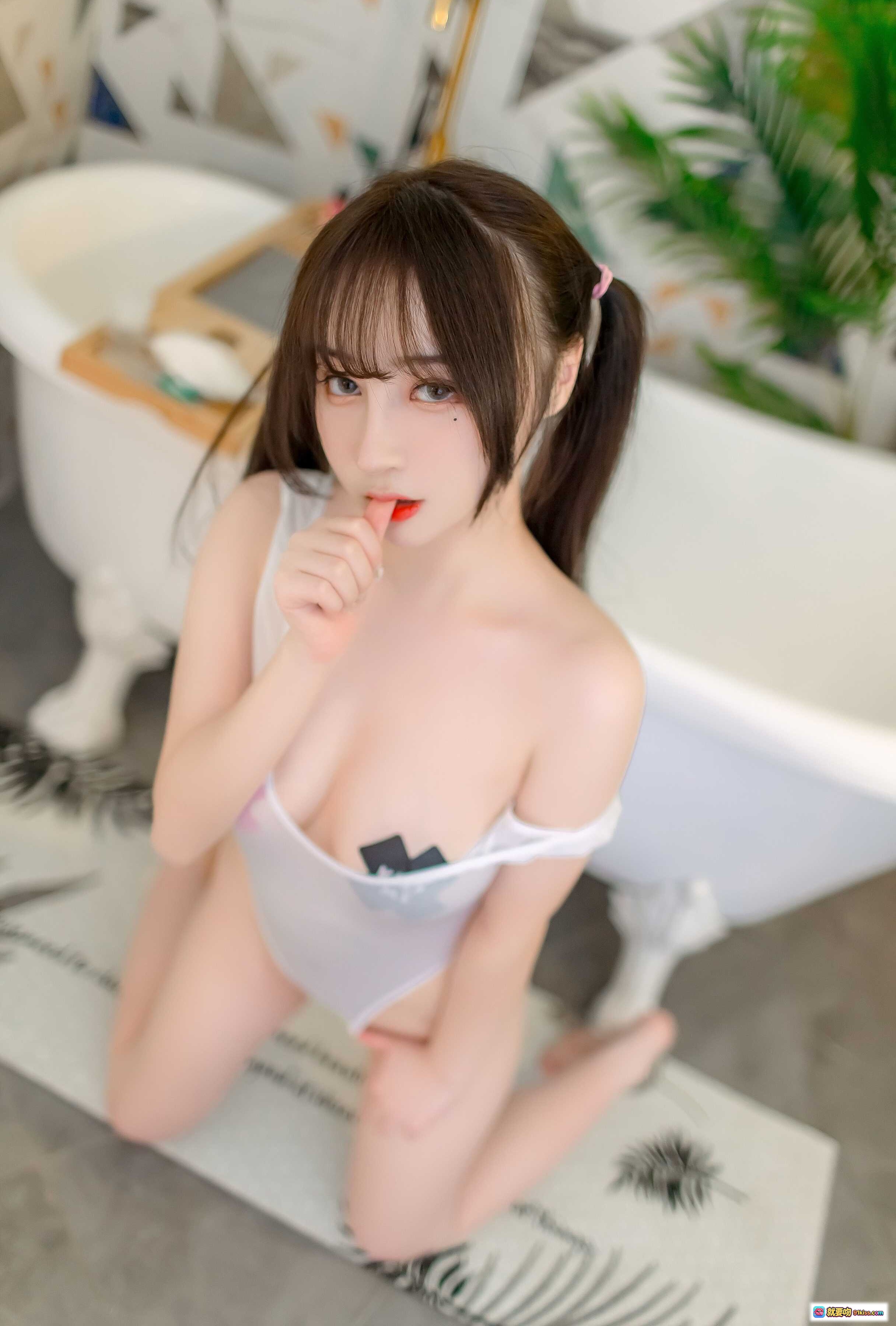 图片[10] - 尤猫醒醒NO.006居家合集浴缸泳衣写真 白色吊带美腿少女风浴室私房照 - 就要吻