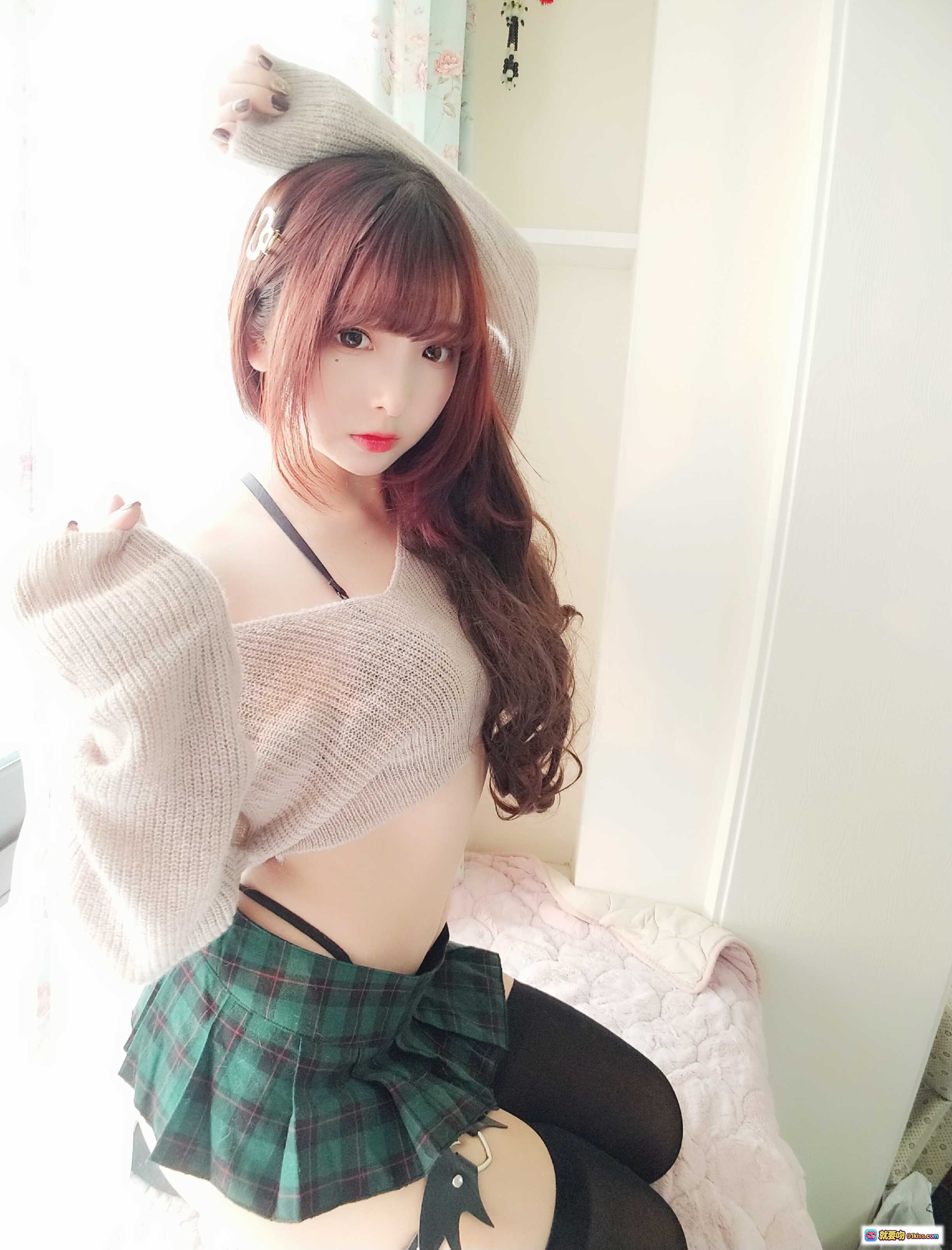 图片[5] - 古川定制VOL.005写真集40P黑丝美腿少女居家私房性感穿搭粉色毛衣格子短裙甜辣风写真 - 就要吻