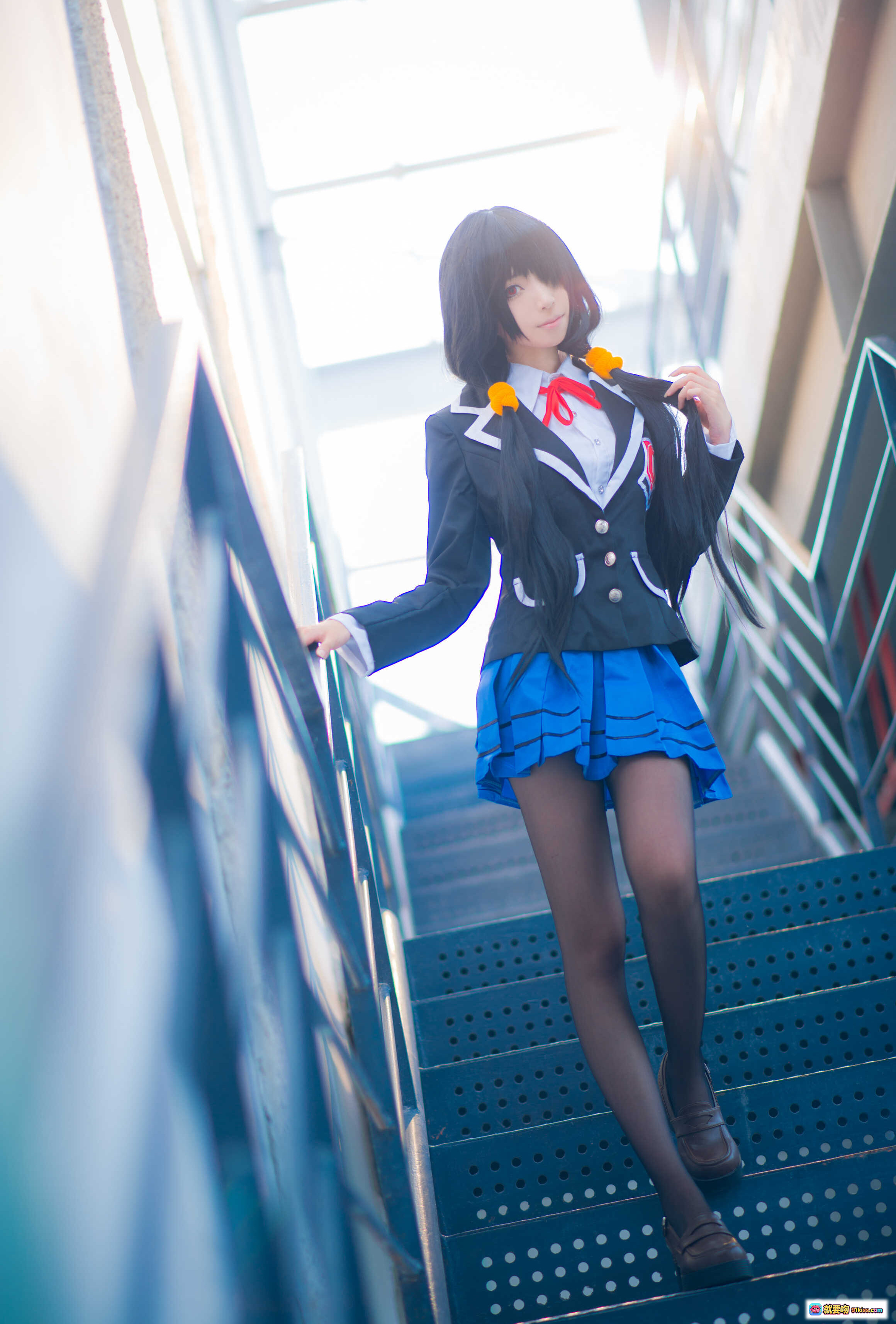 青青子Js NO.019 狂三校服Cosplay 甜美黑发双马尾 蓝裙黑丝楼梯写真 16P高清图集 - 就要吻