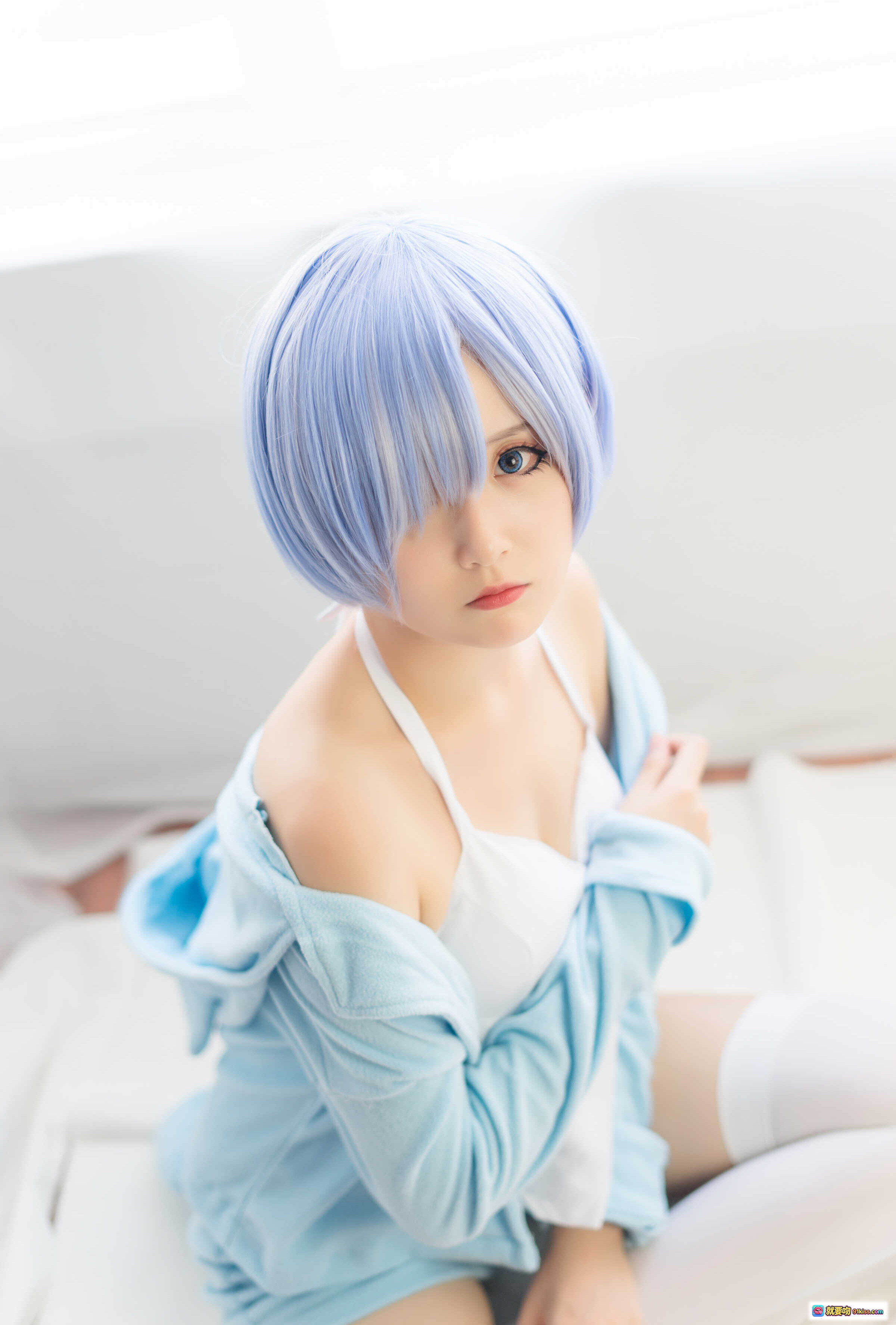 图片[5] - 秋楚楚蕾姆睡衣写真｜白色紧身裤美腿特写｜居家慵懒风少女摄影｜40P高清图集 - 就要吻